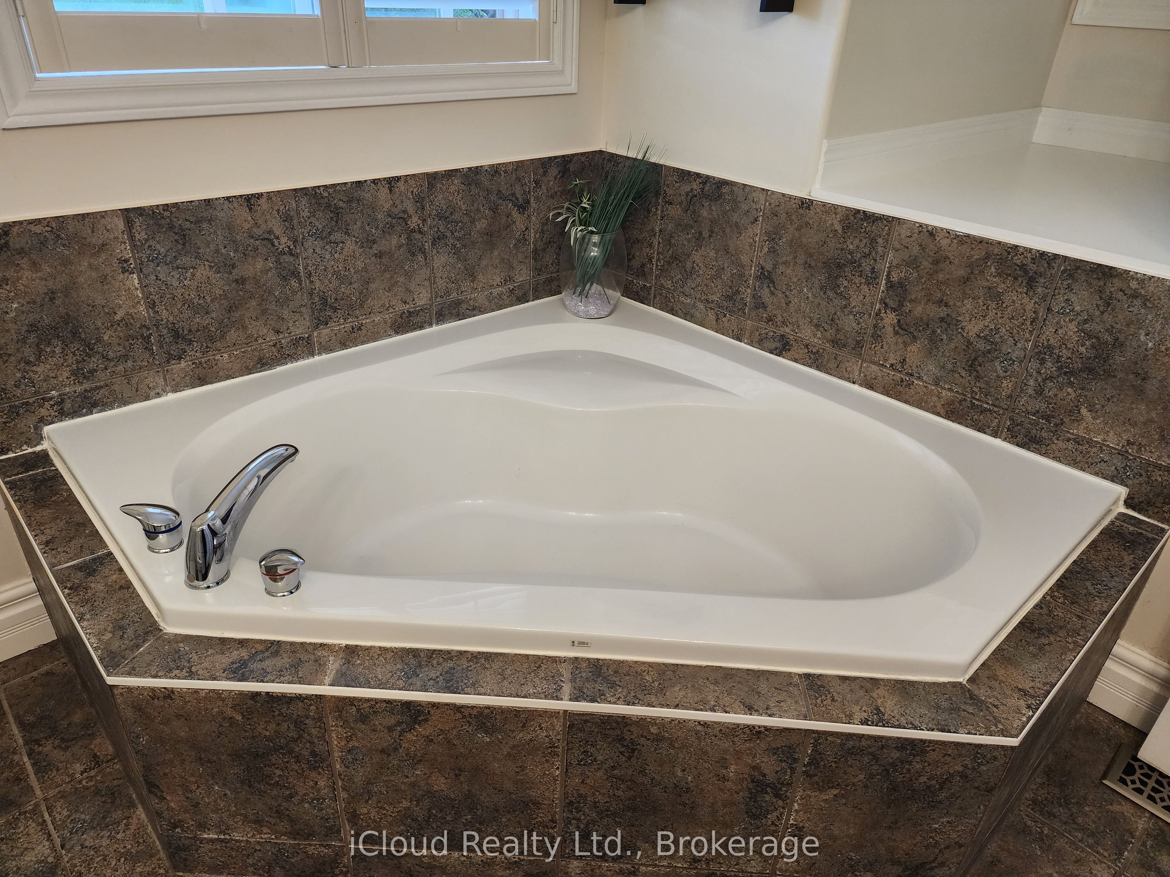 55 Magnificent Way Property Photo 12
