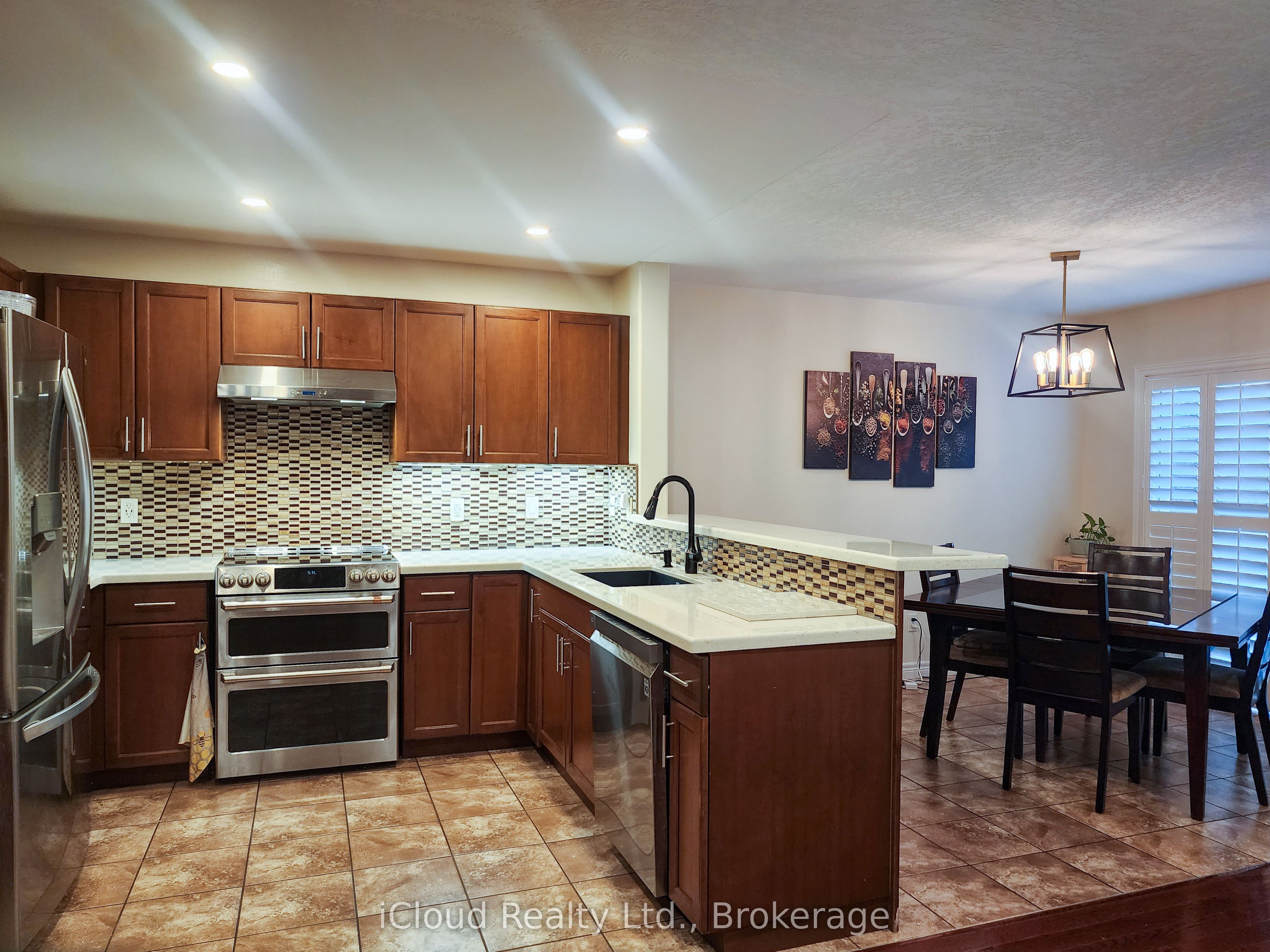 55 Magnificent Way Property Photo 24