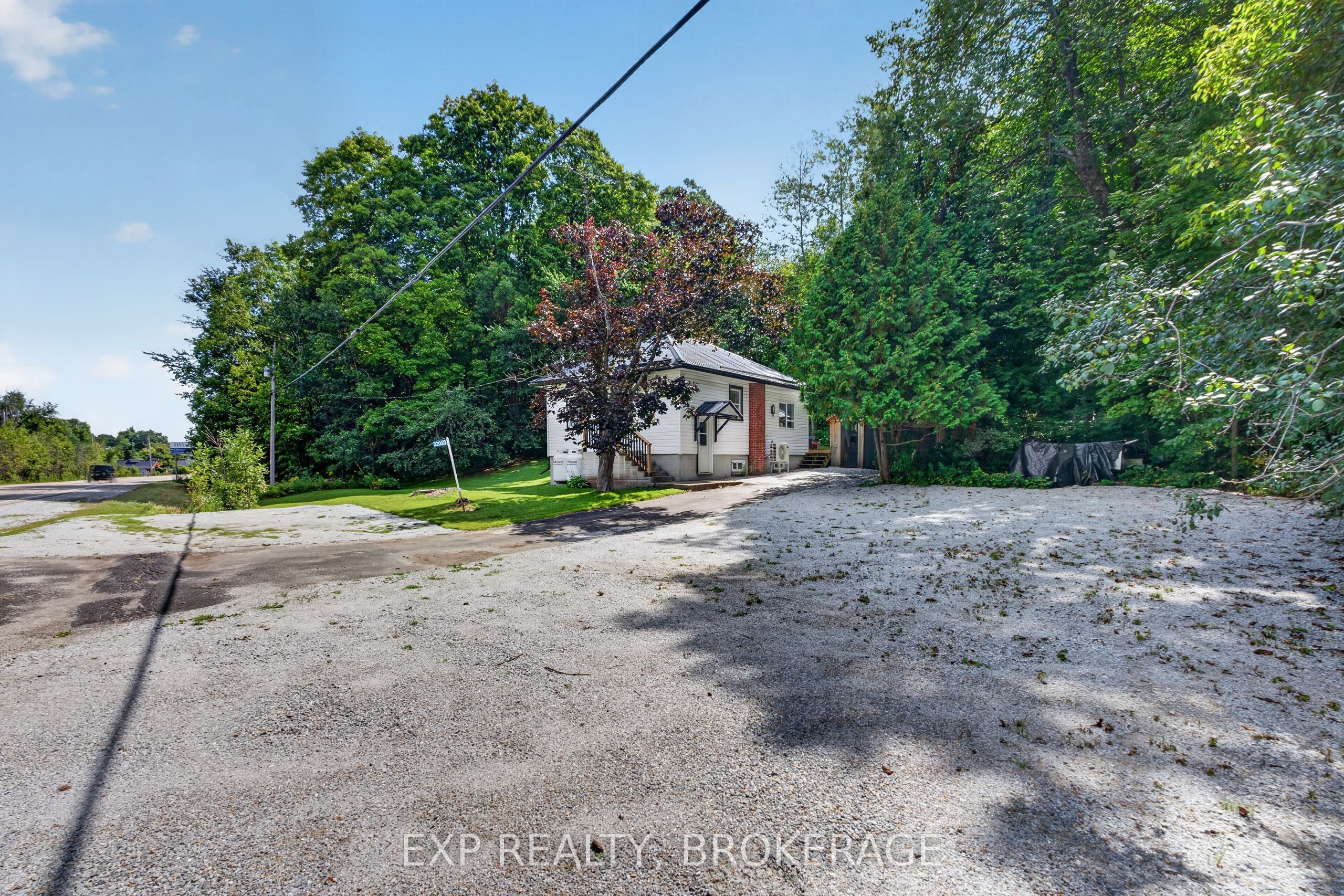 22053 Highway 7 Property Photo 3