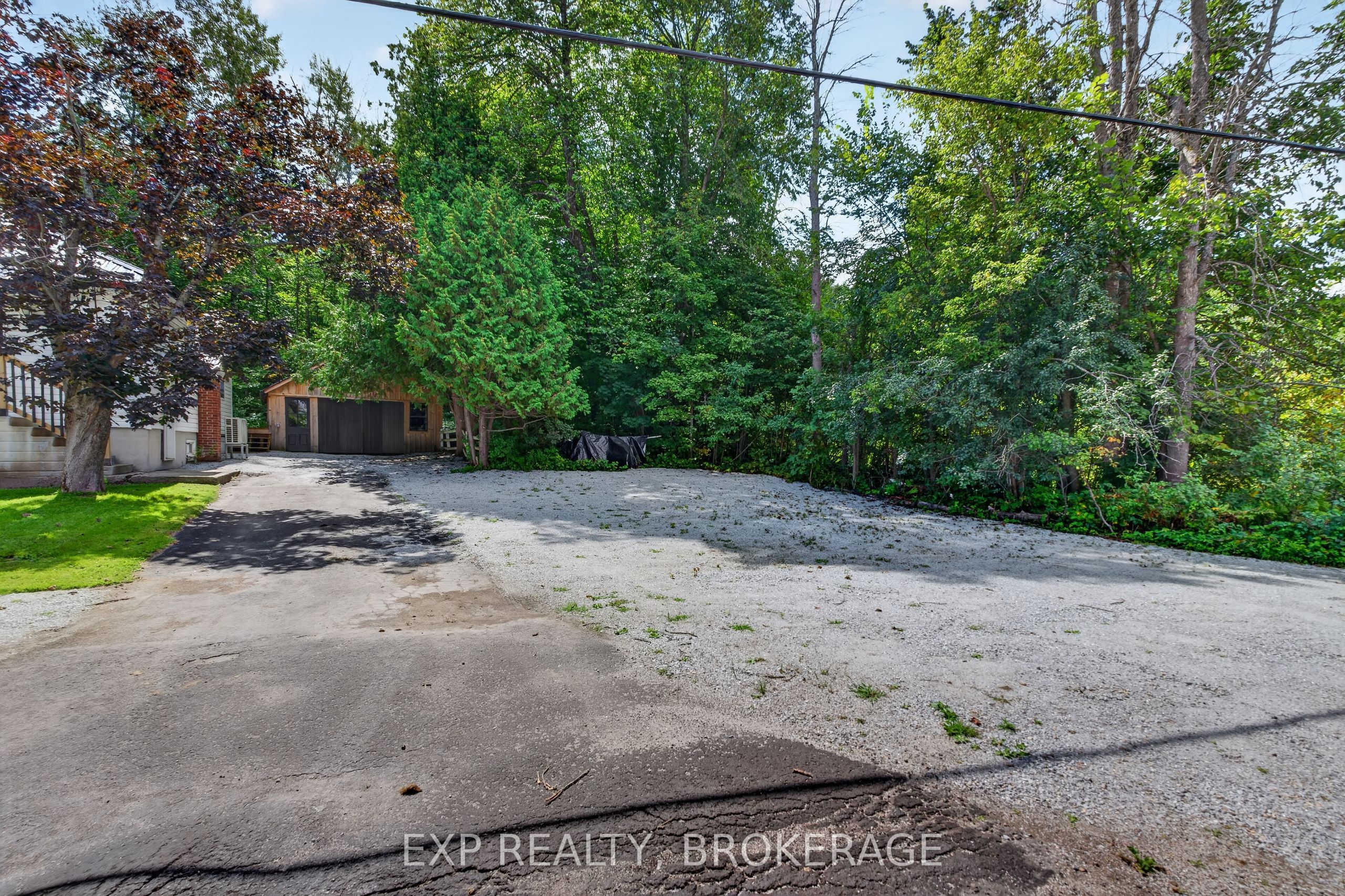 22053 Highway 7 Property Photo 4