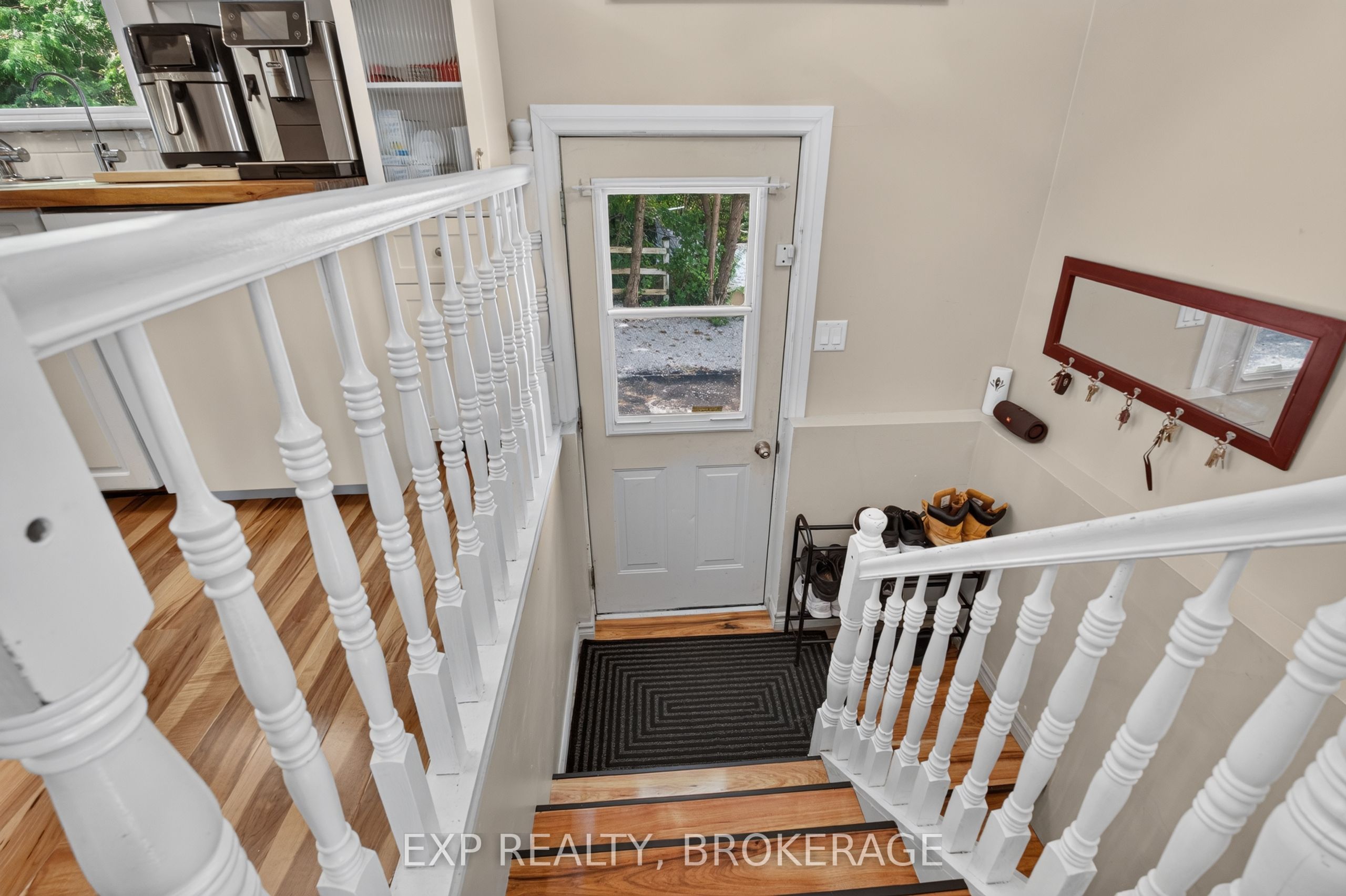 22053 Highway 7 Property Photo 22