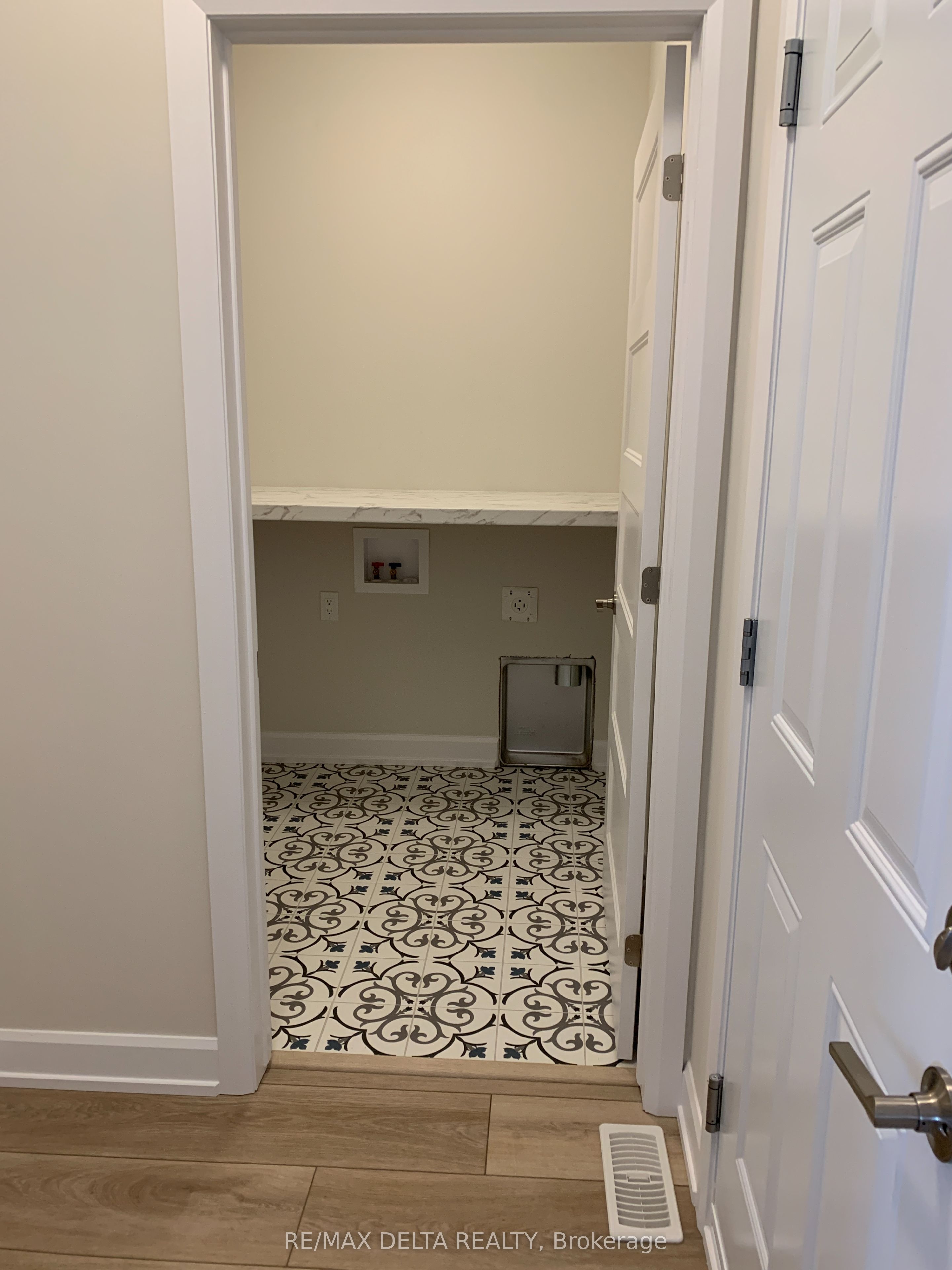 928 Chablis Crescent Property Photo 3