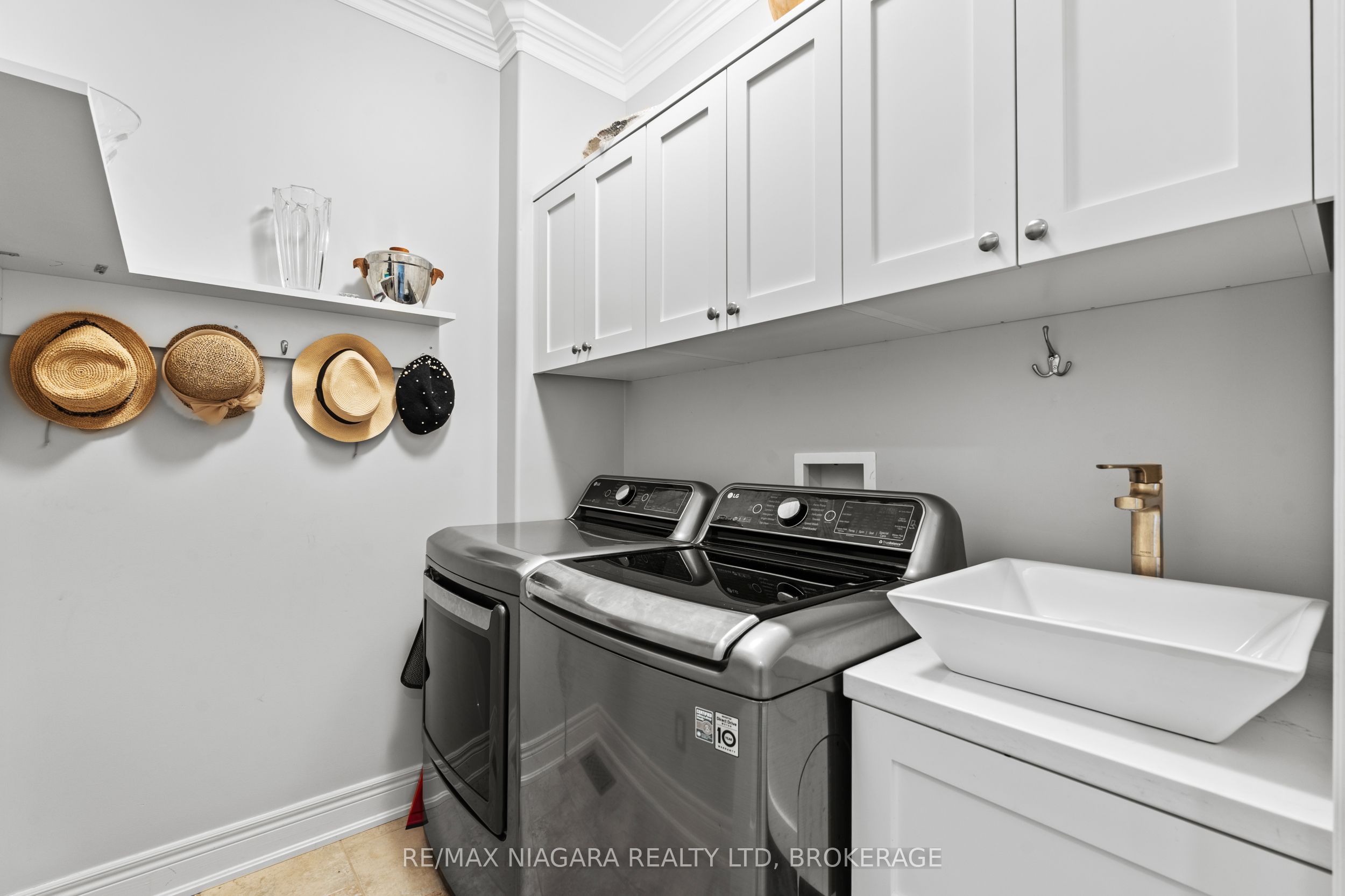 175 Queen Street 3 Property Photo 33