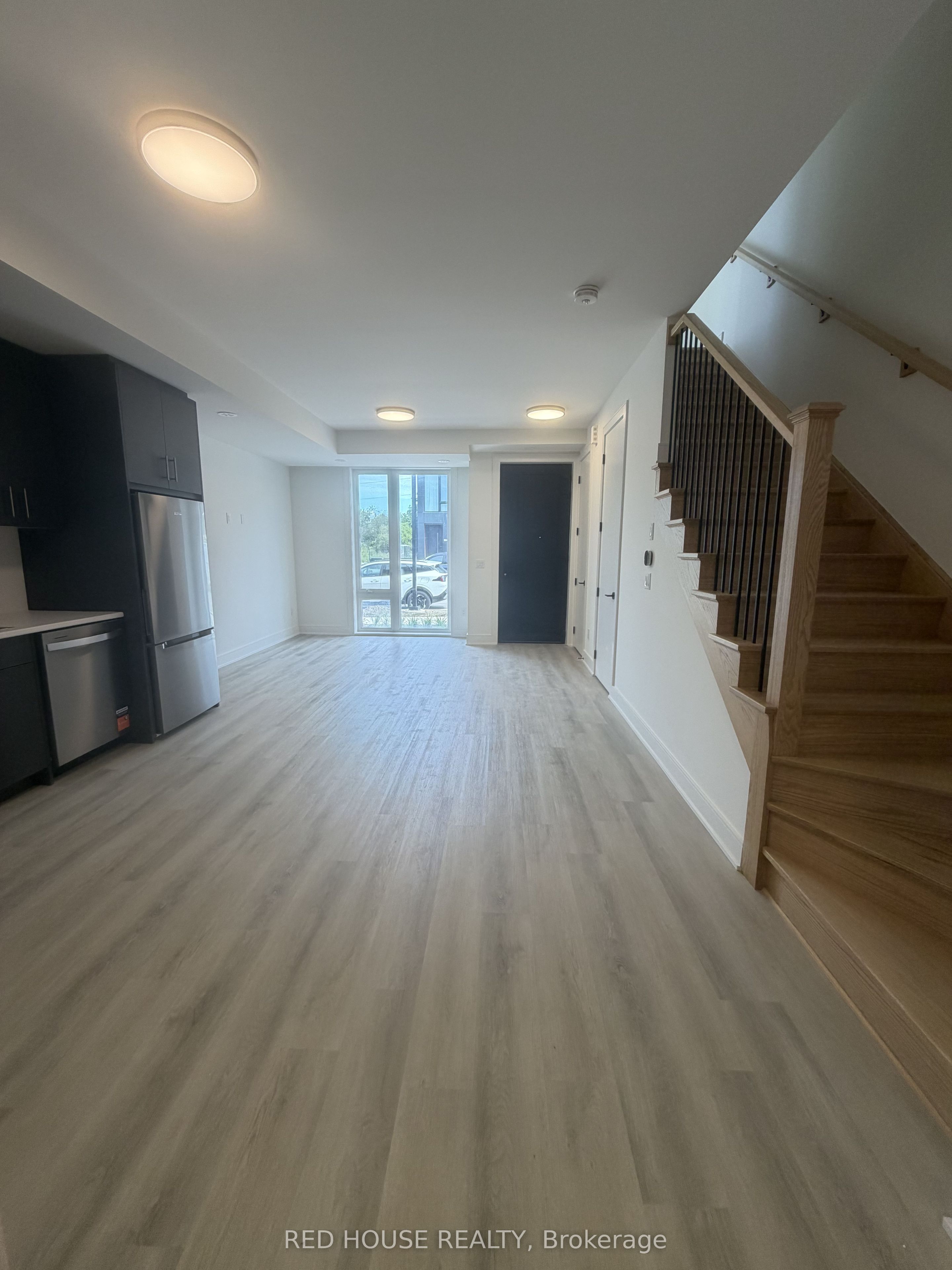 175 Everett Common Property Photo 5