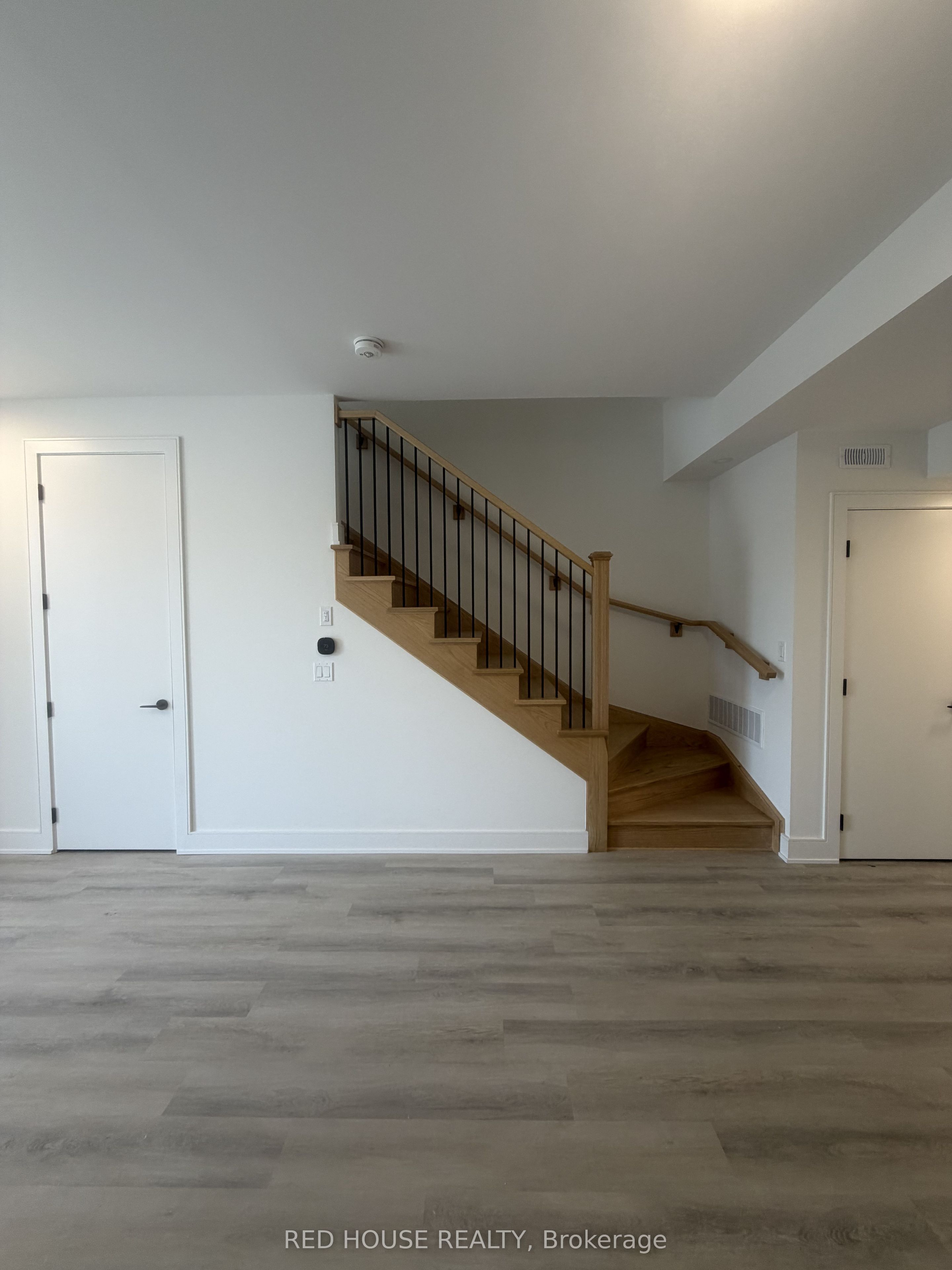 175 Everett Common Property Photo 6