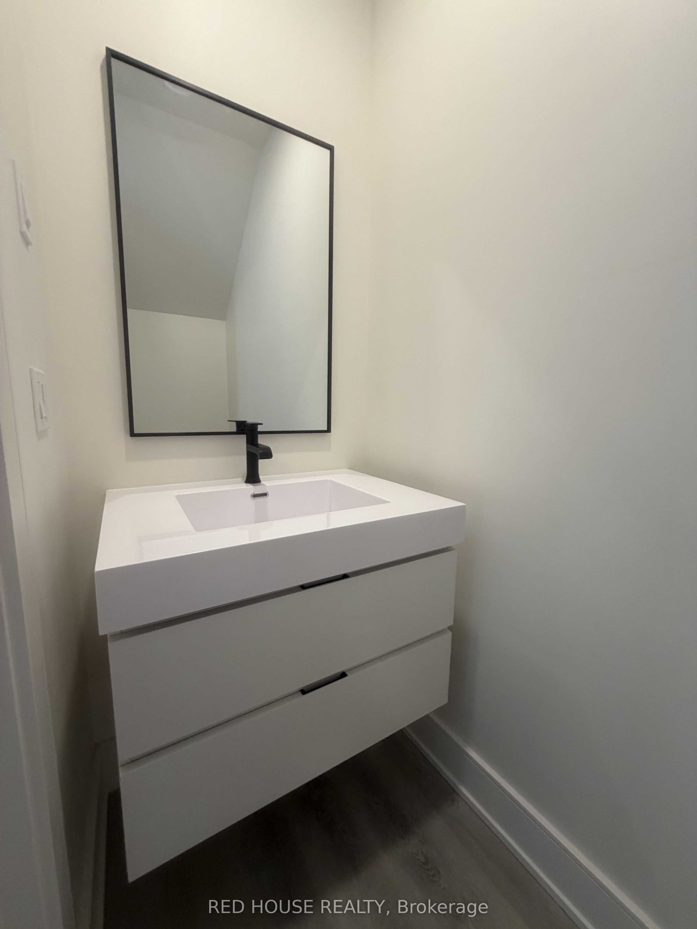 175 Everett Common Property Photo 7