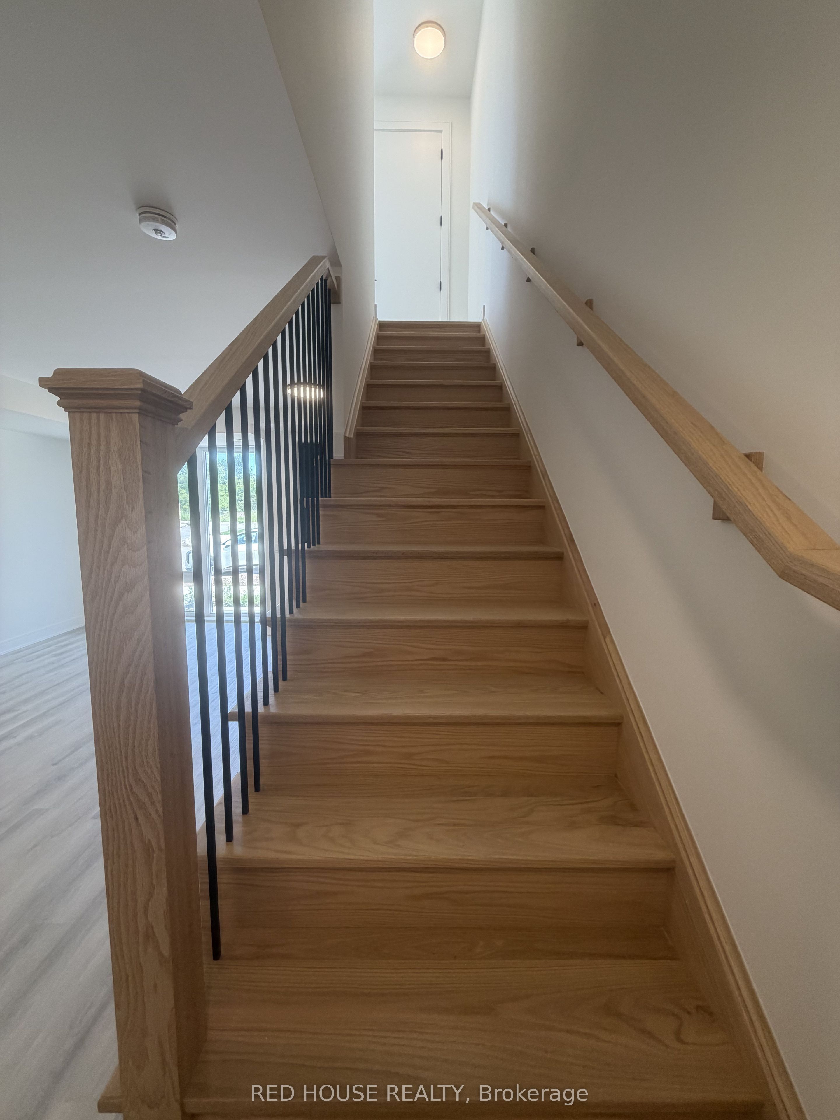 175 Everett Common Property Photo 8