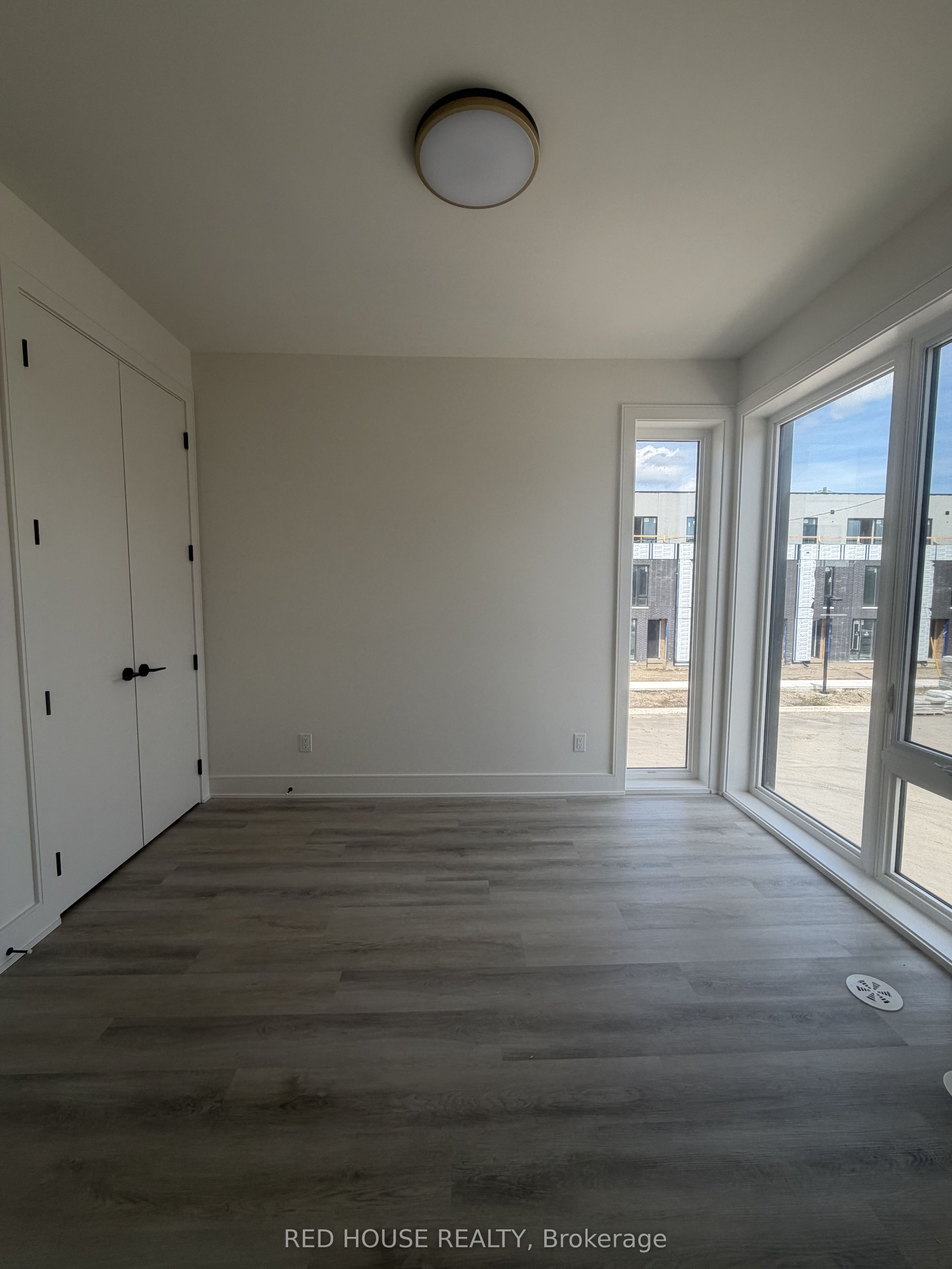175 Everett Common Property Photo 10
