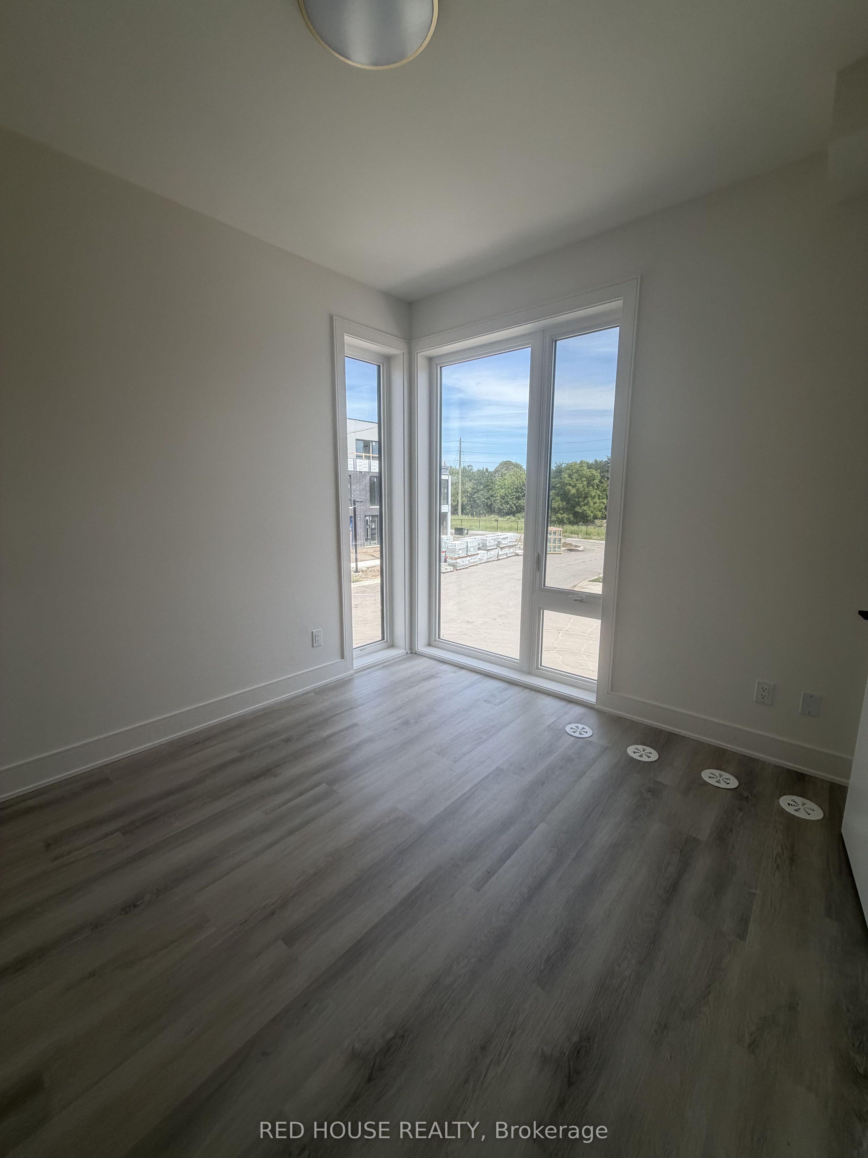 175 Everett Common Property Photo 11
