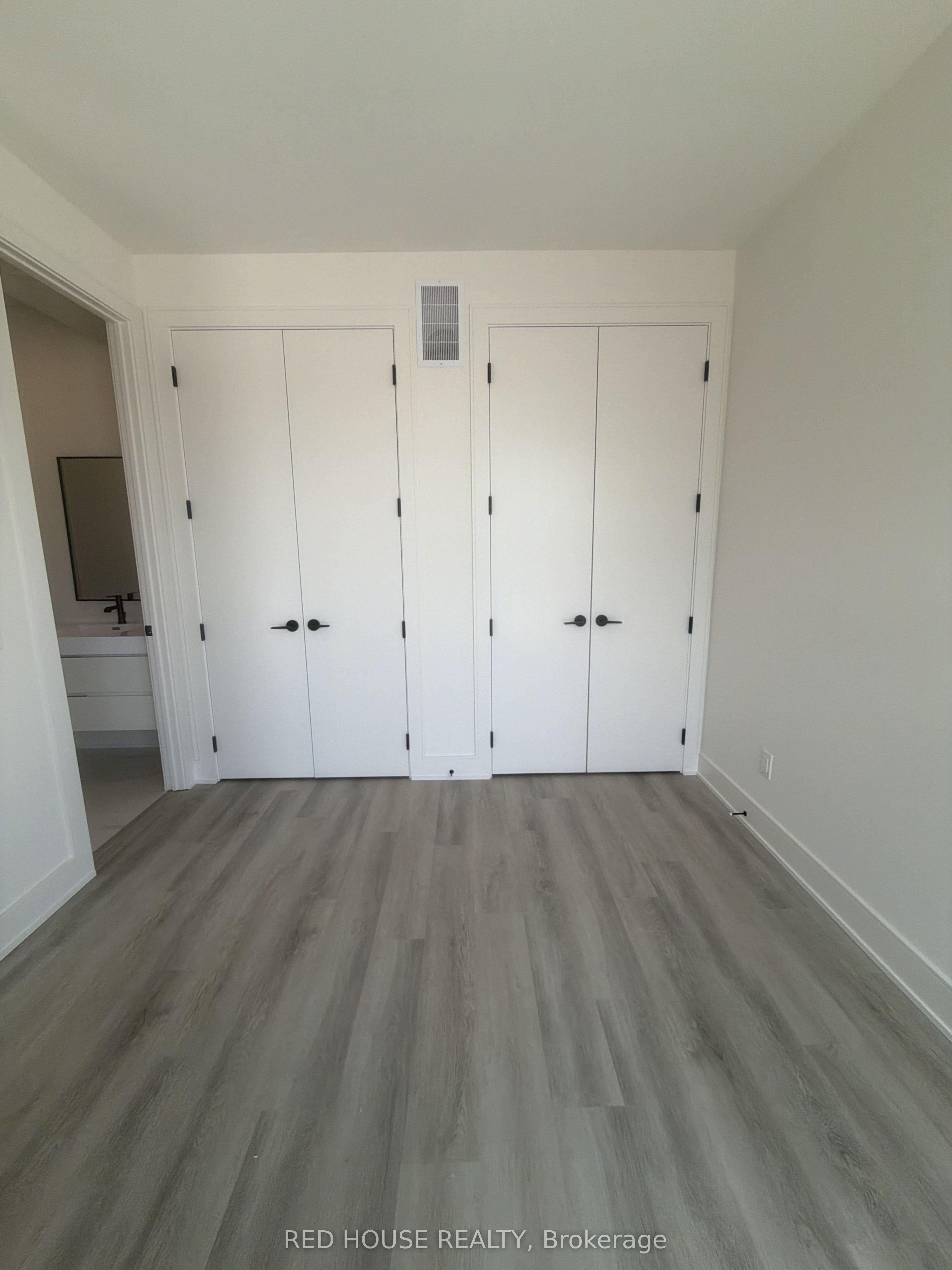 175 Everett Common Property Photo 12