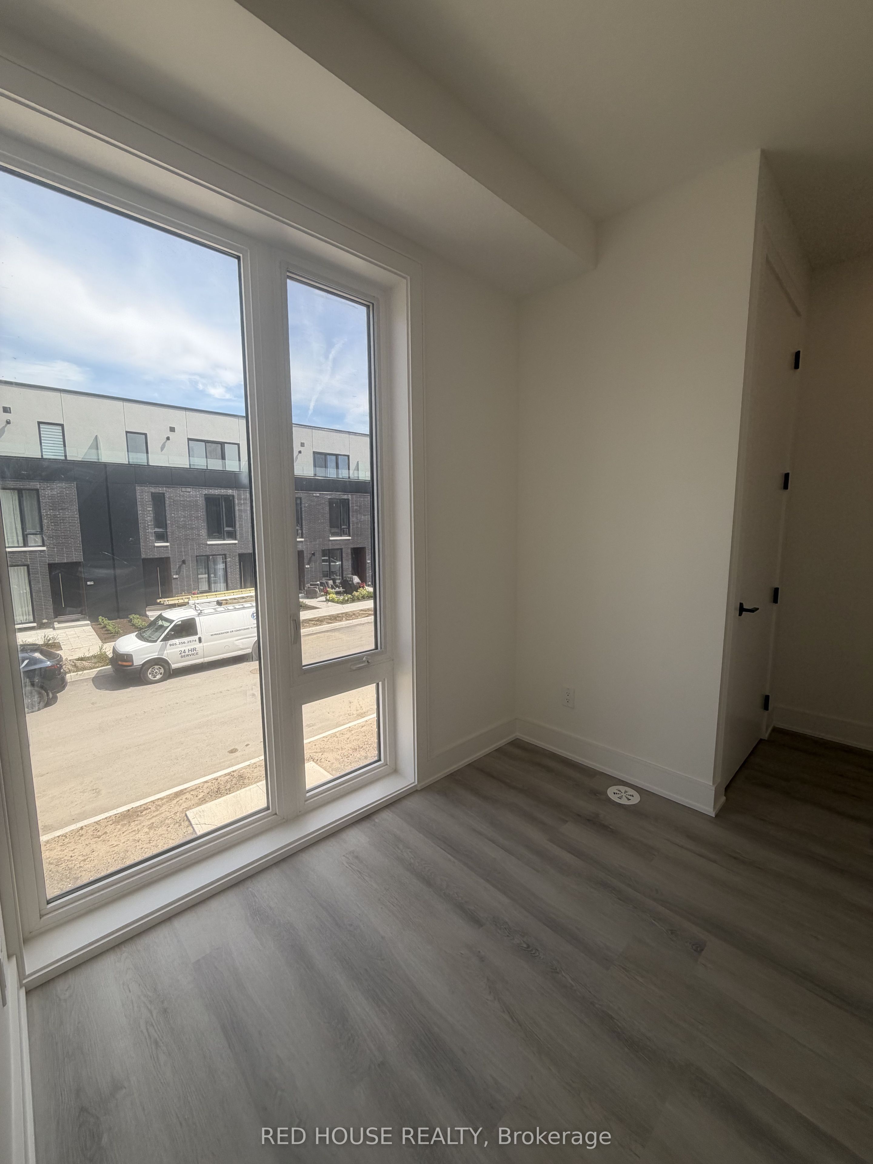 175 Everett Common Property Photo 14