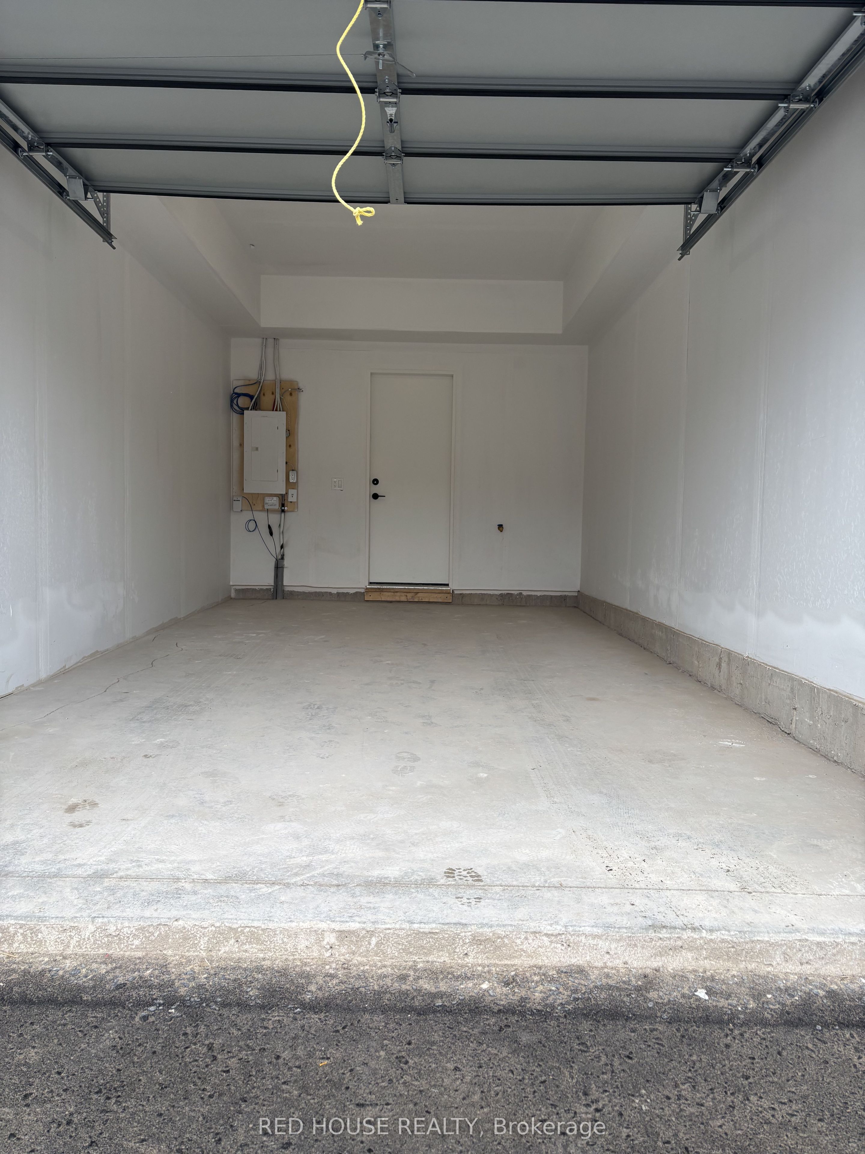 175 Everett Common Property Photo 16
