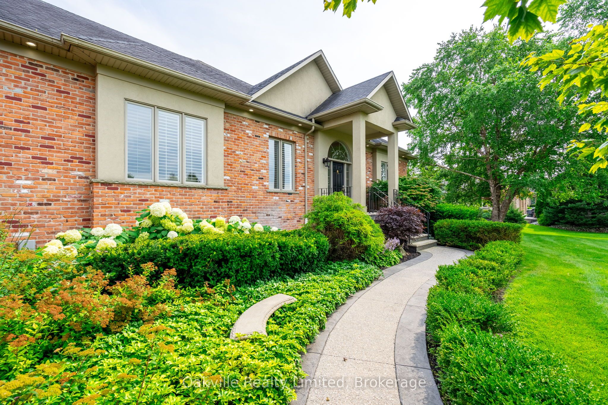 45 Gatepost Place Property Photo 2