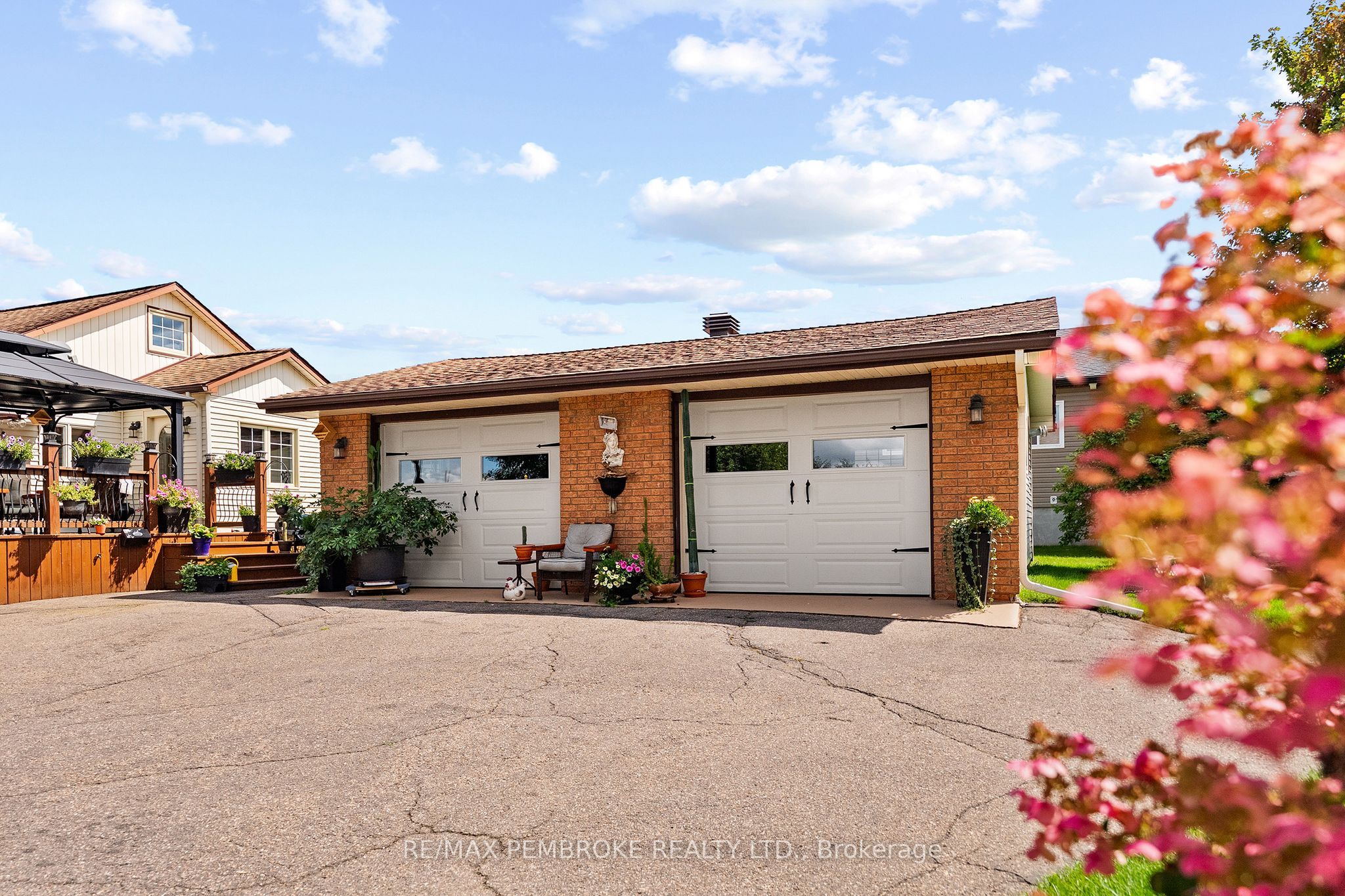 1315 Blakely Crescent W Property Photo 3