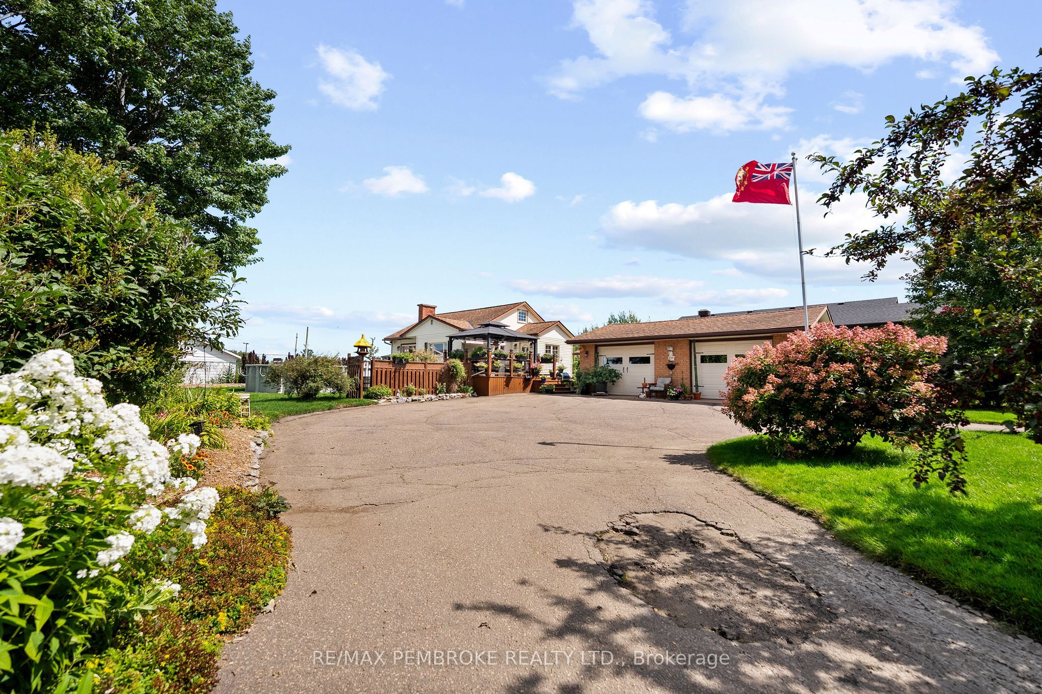 1315 Blakely Crescent W Property Photo 4