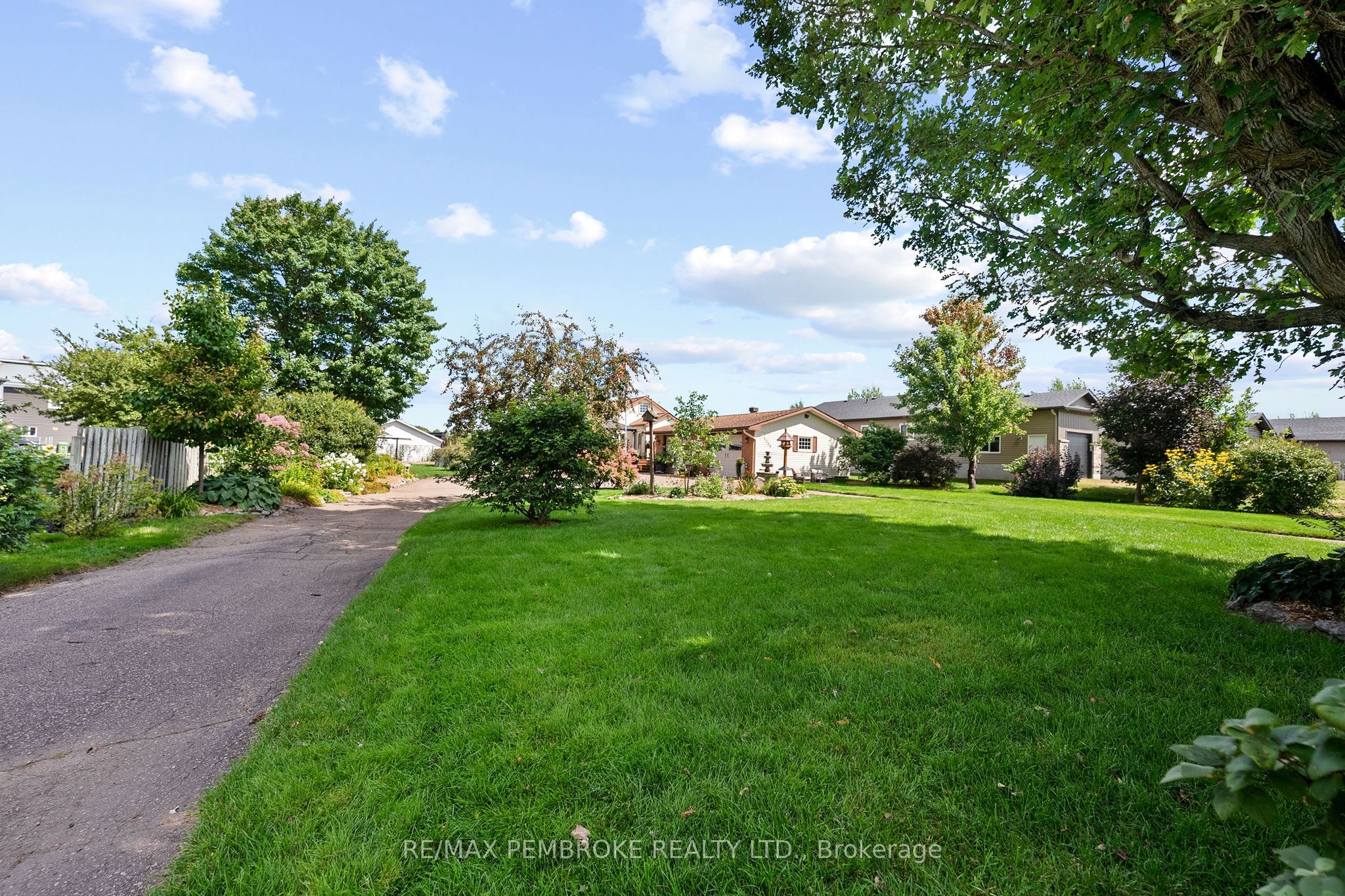 1315 Blakely Crescent W Property Photo 39