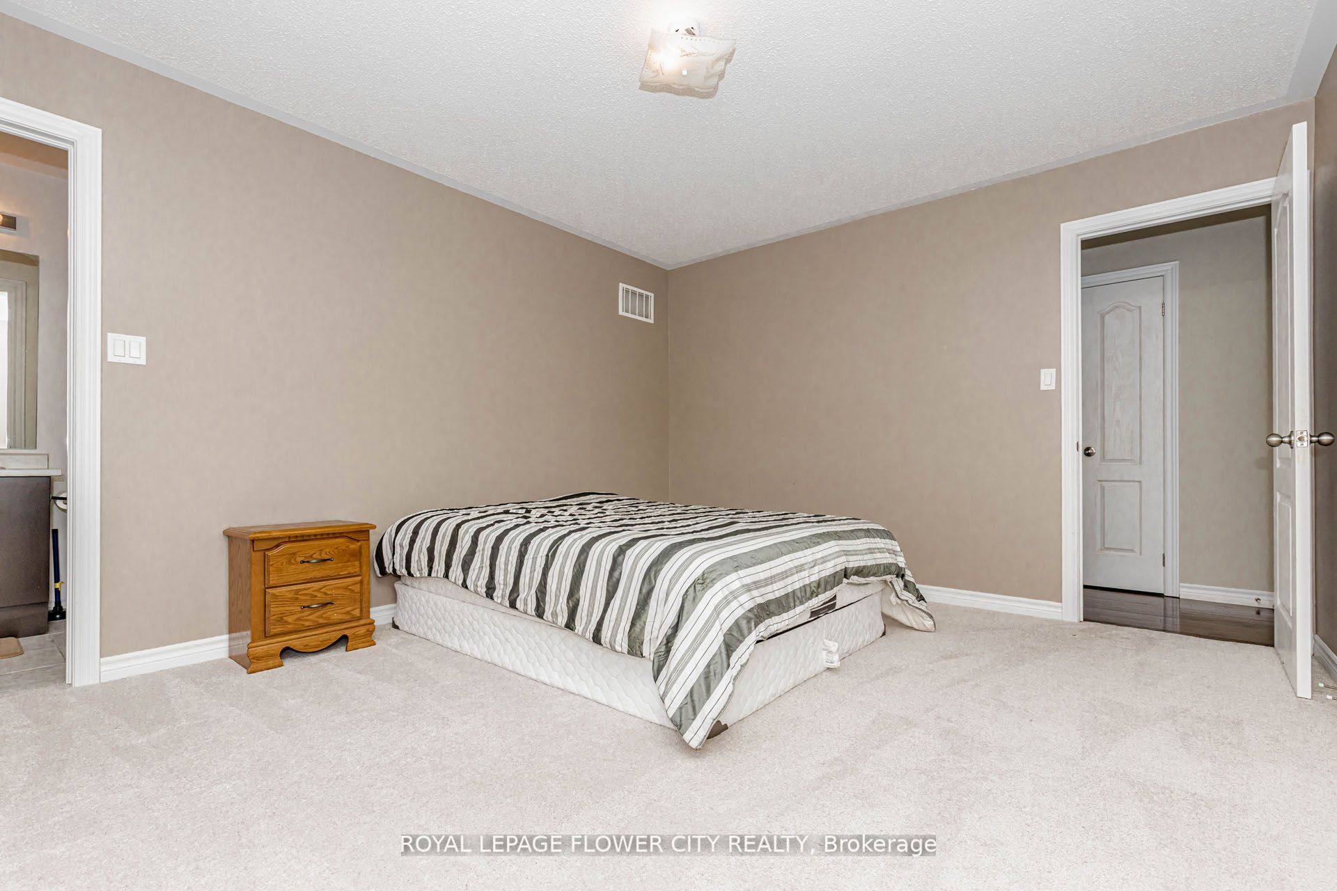 944 O'reilly Crescent Property Photo 31