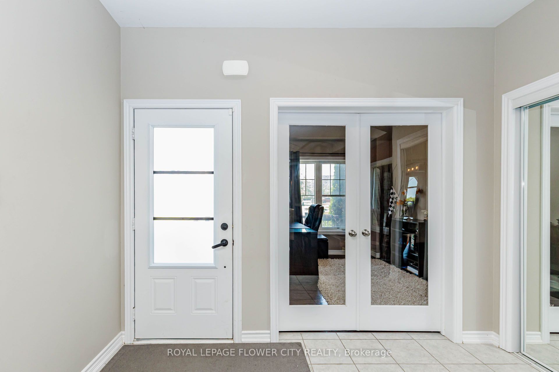 944 O'reilly Crescent Property Photo 3