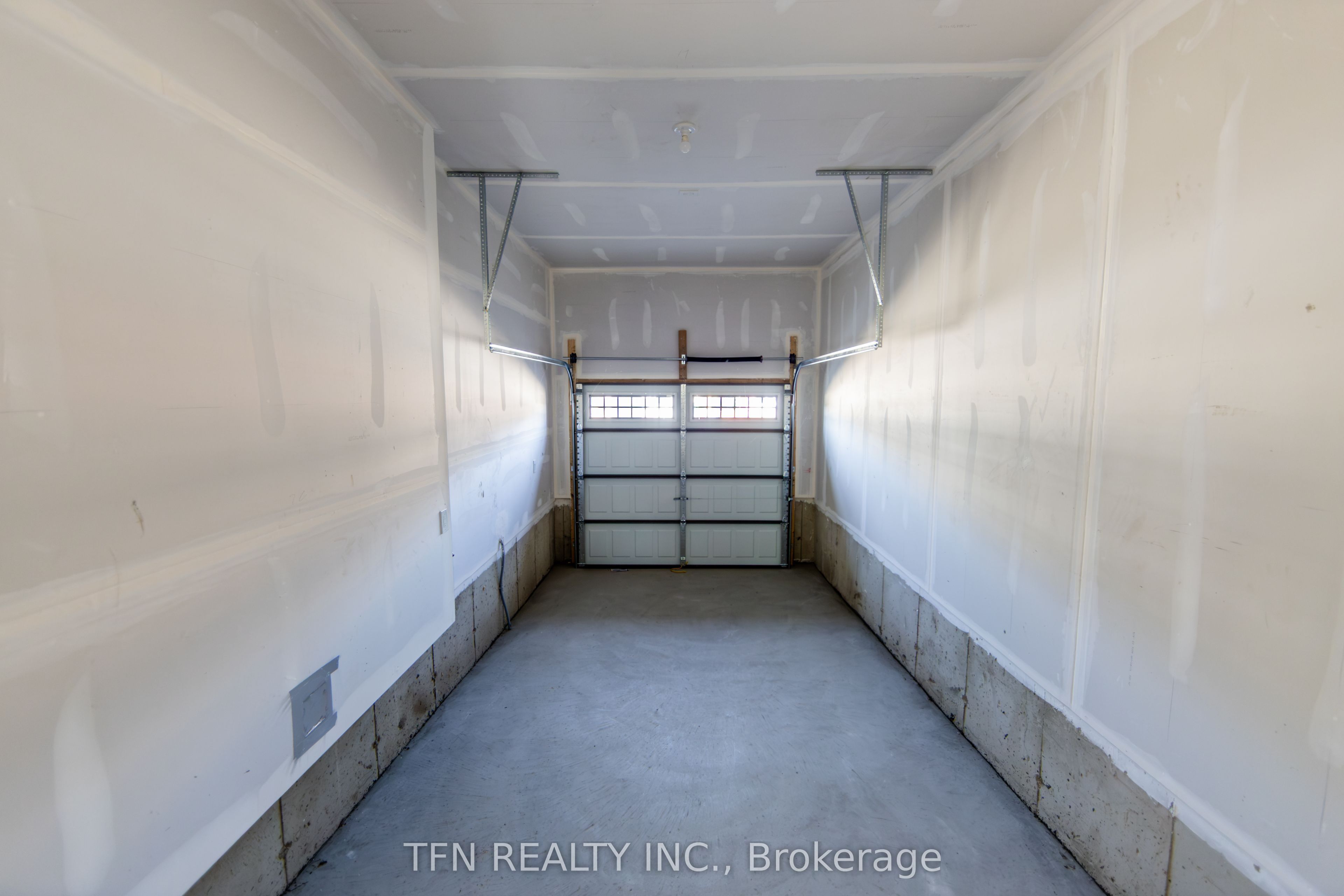 385 Starlight Avenue Property Photo 9