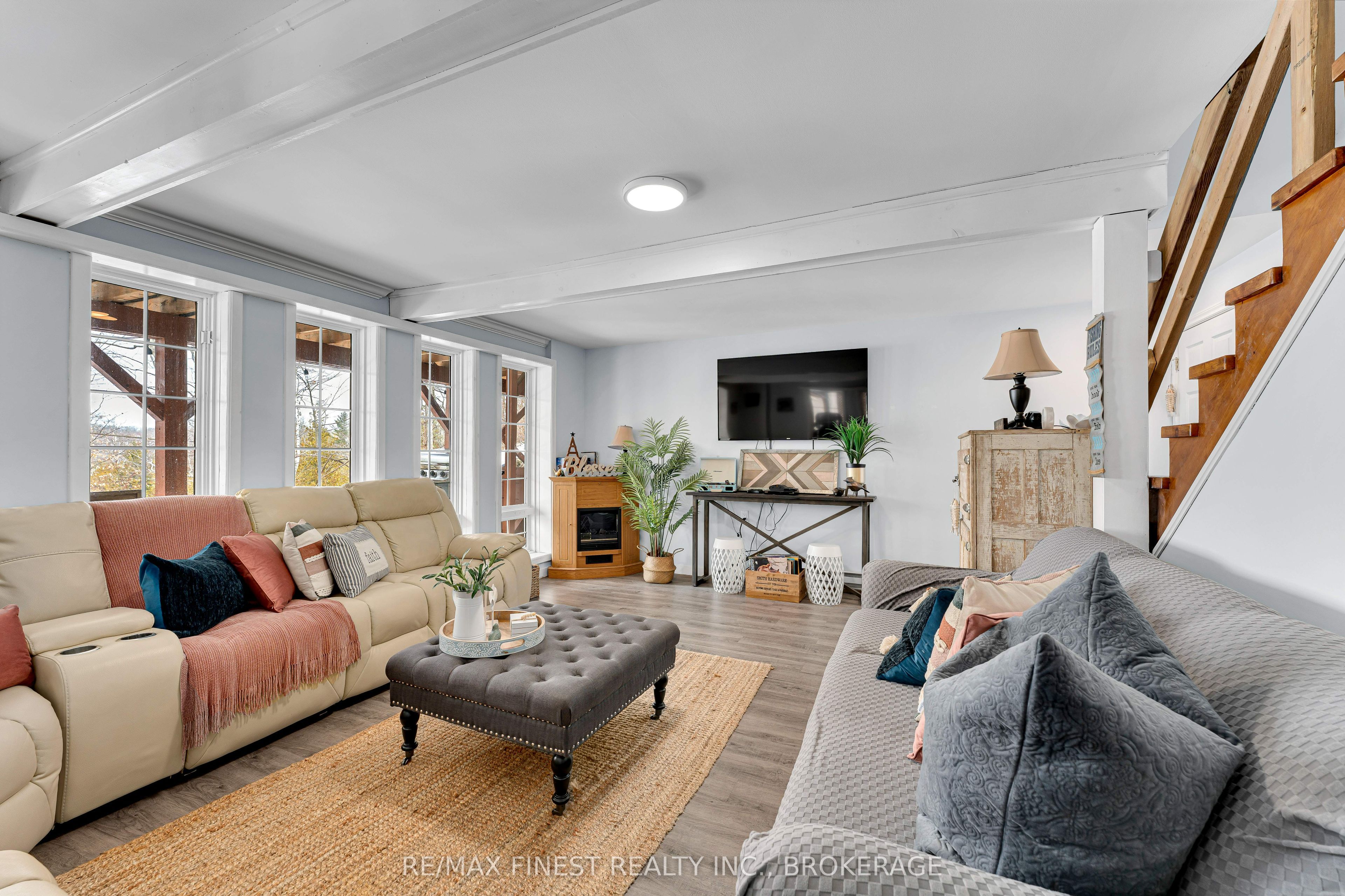 1066 Mountvale Point Road Property Photo 16