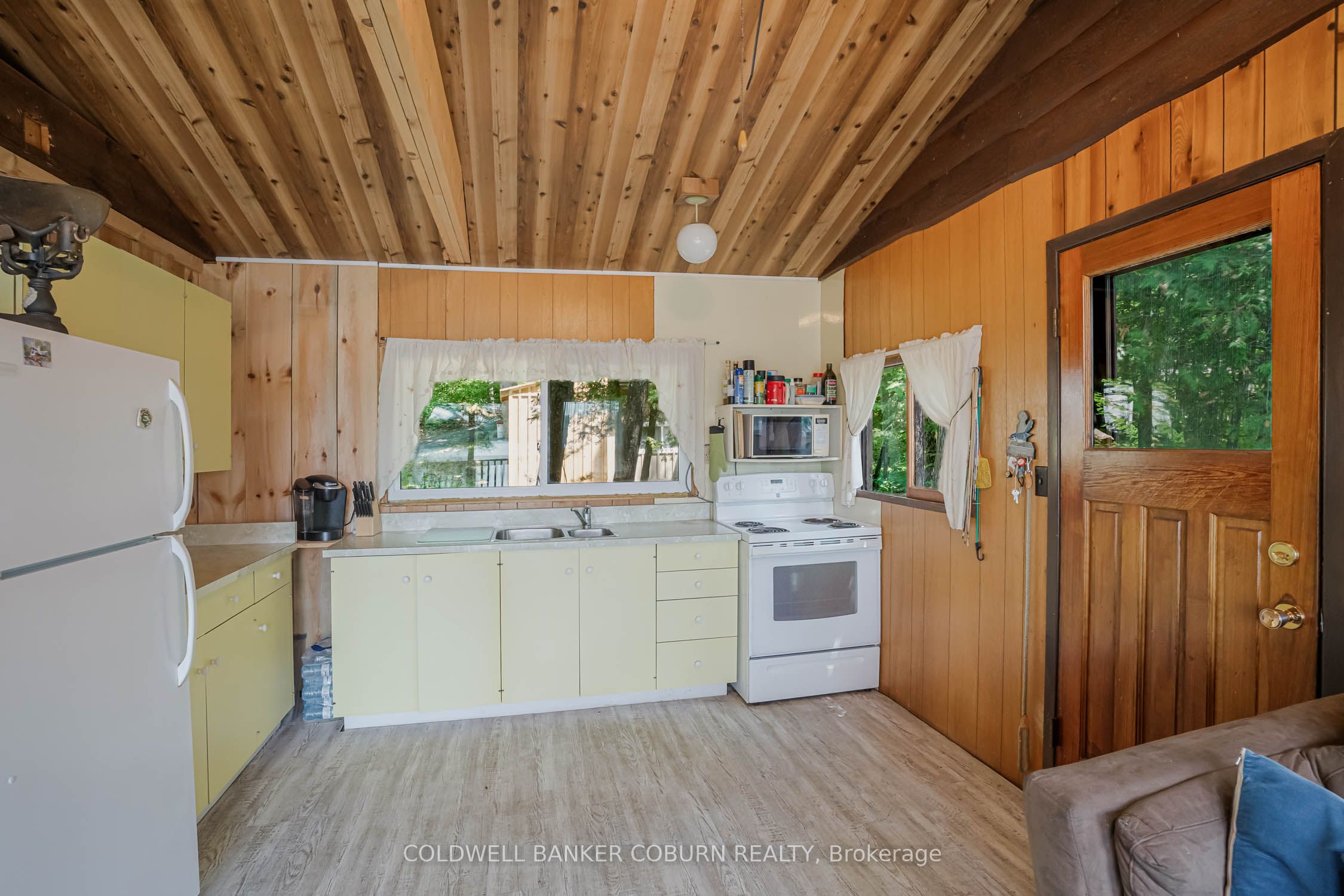 1015 Oak Lane N Property Photo 12