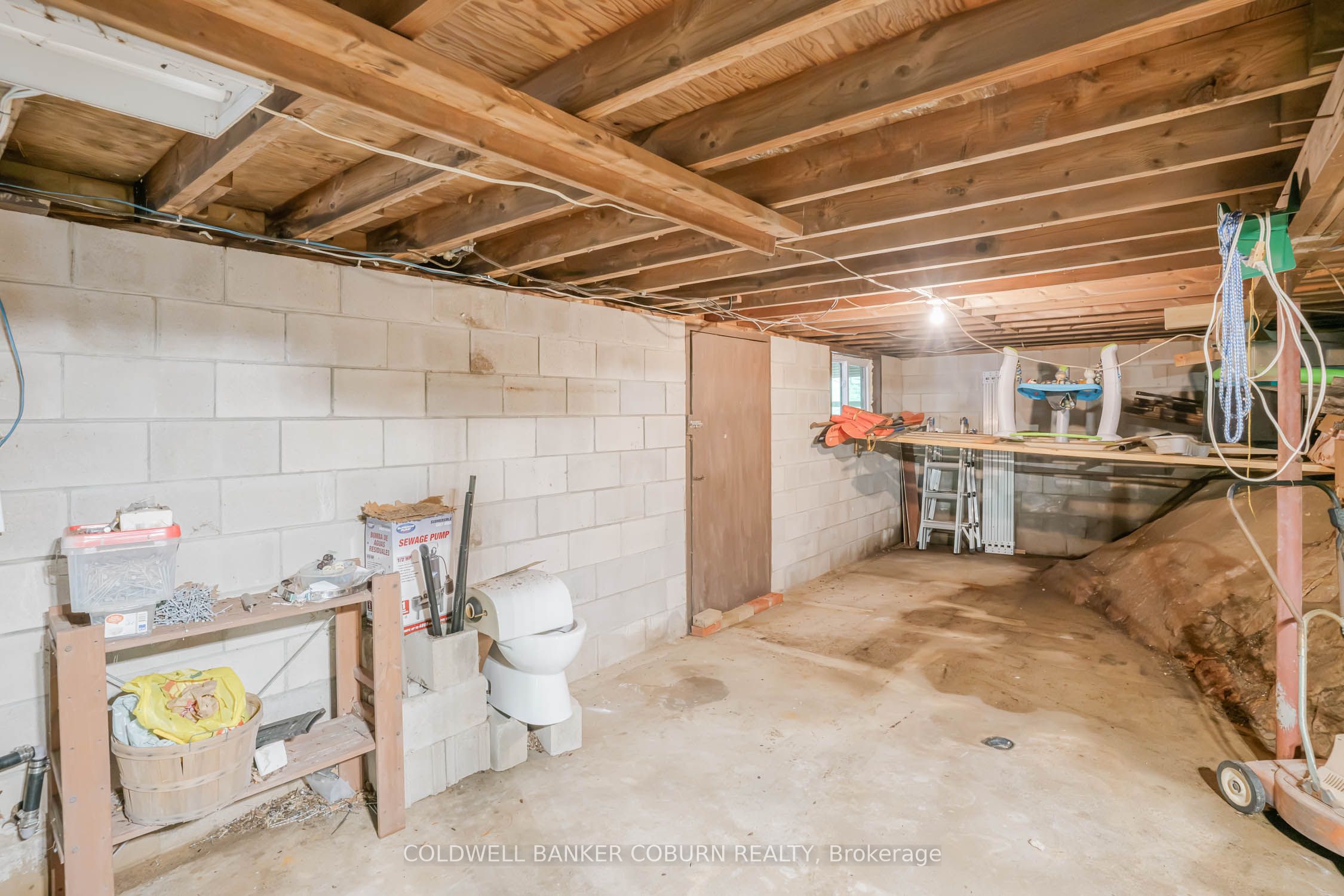 1015 Oak Lane N Property Photo 23