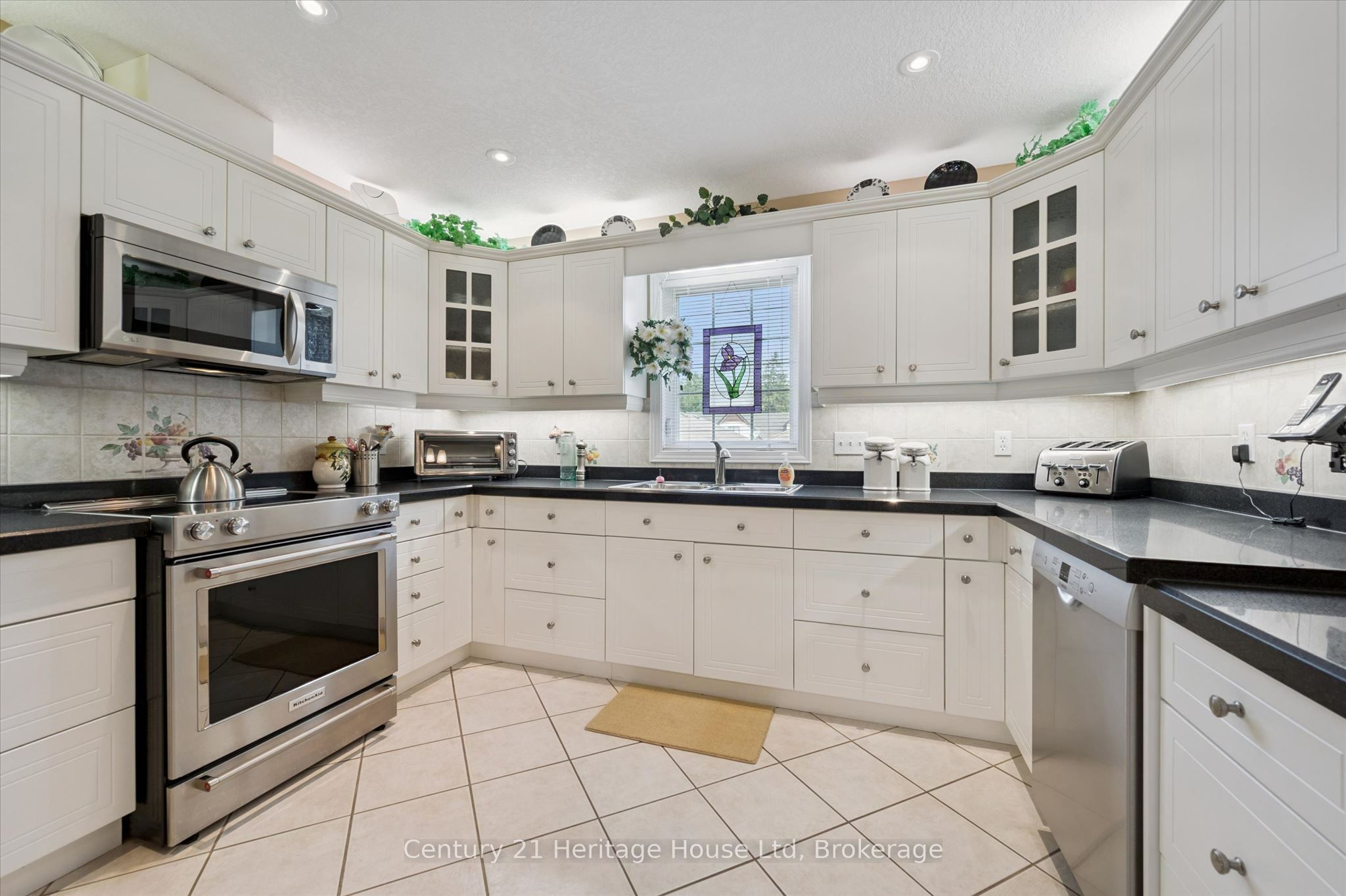 545 Athol Street Property Photo 8
