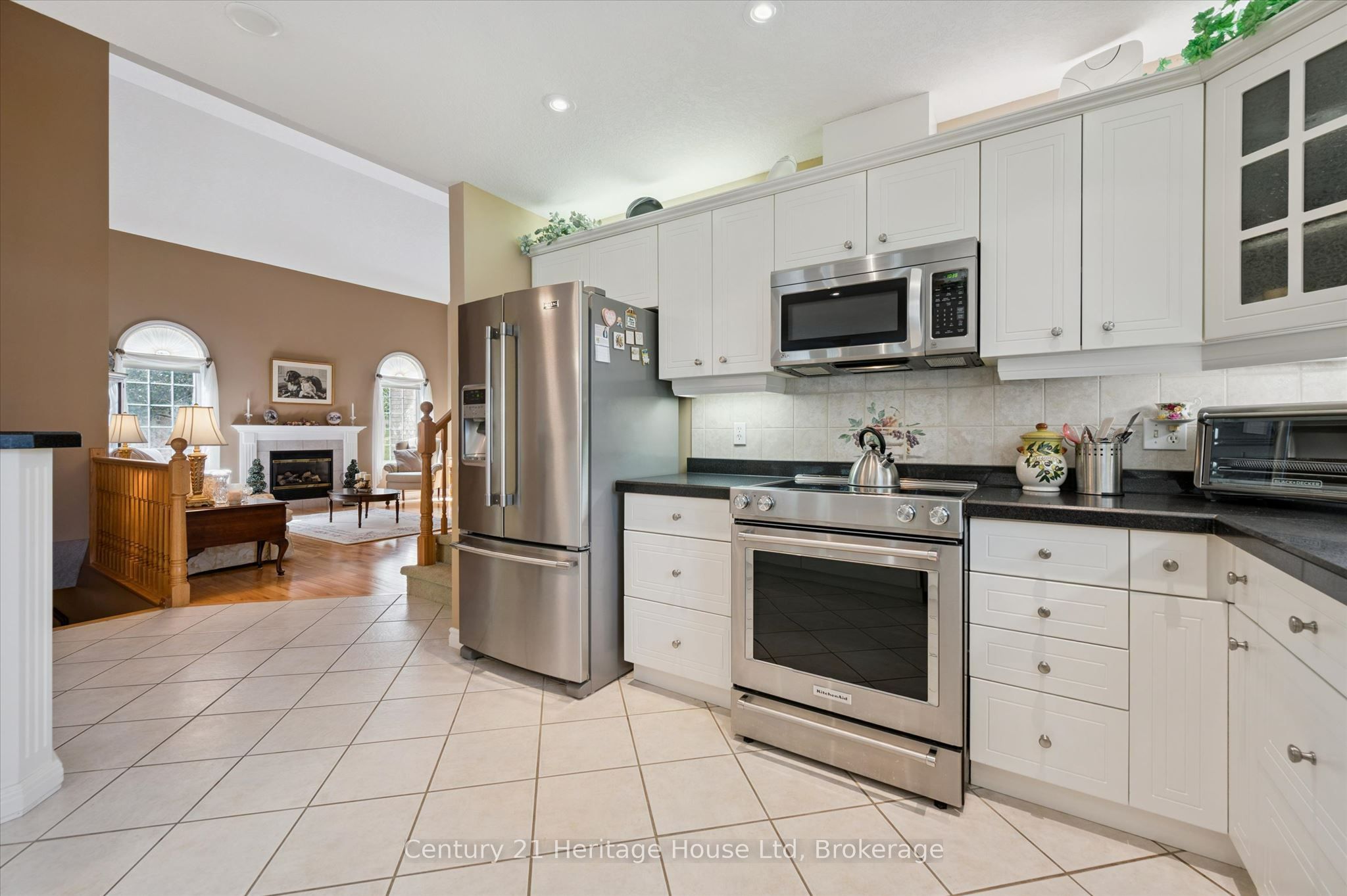 545 Athol Street Property Photo 10