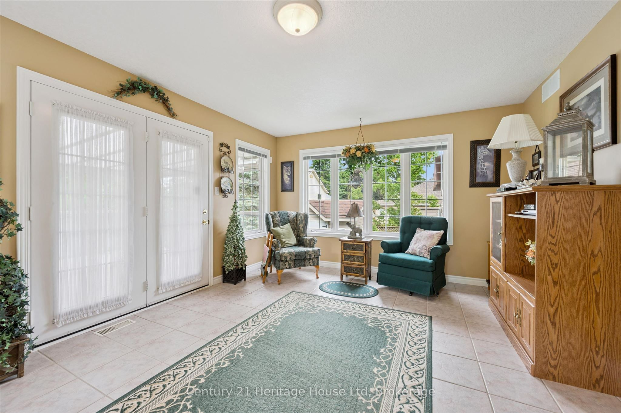 545 Athol Street Property Photo 19