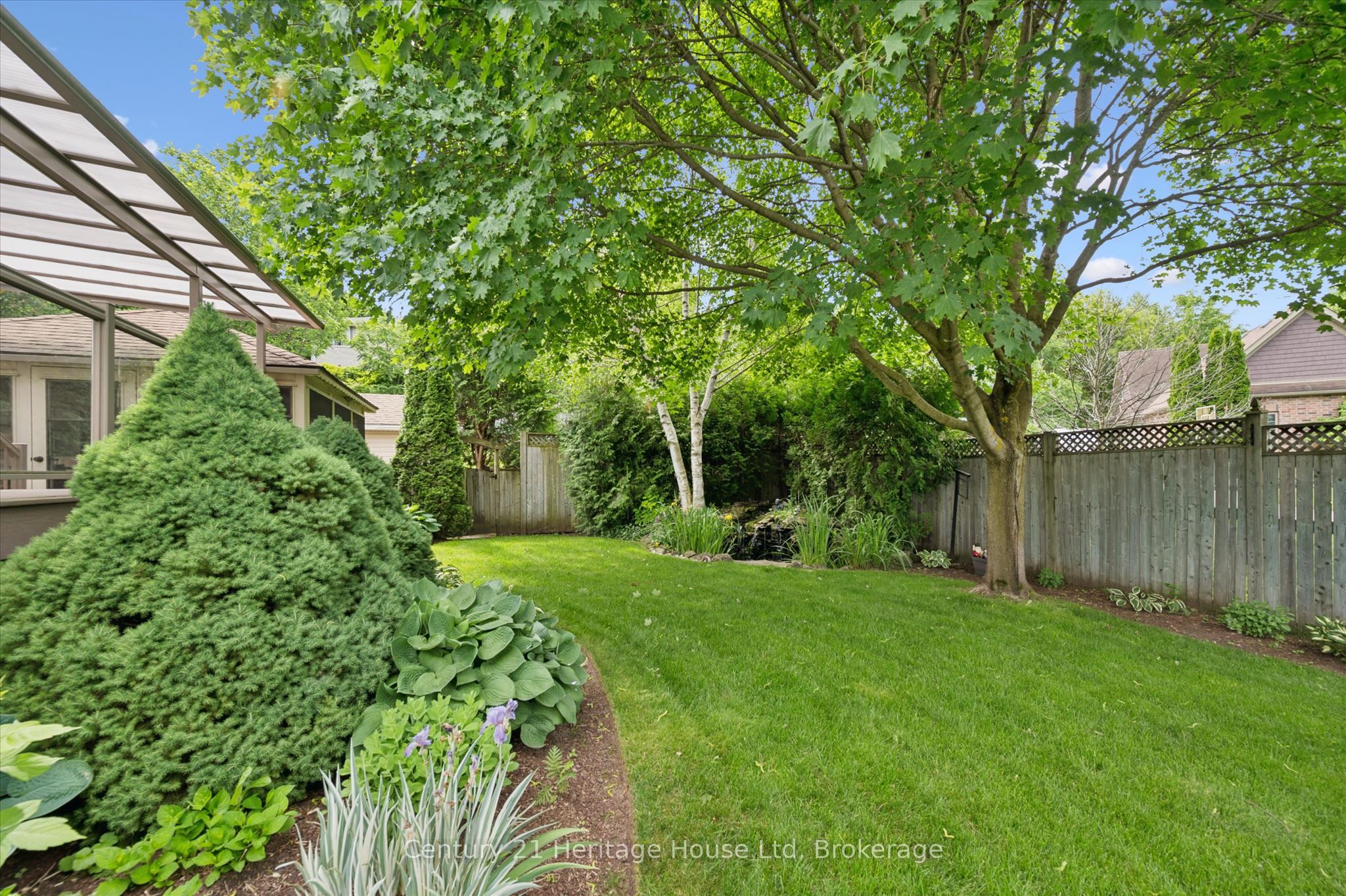 545 Athol Street Property Photo 43