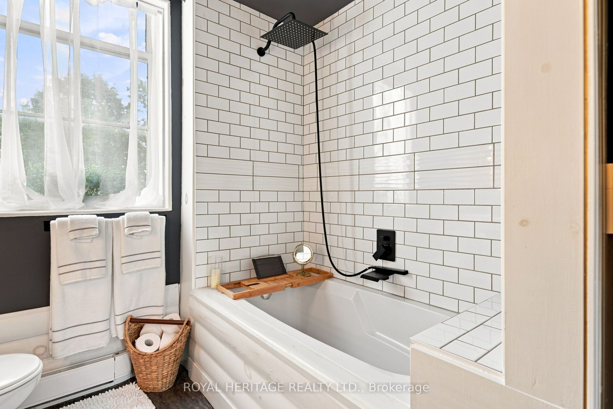 13 Richmond Street E Property Photo 11