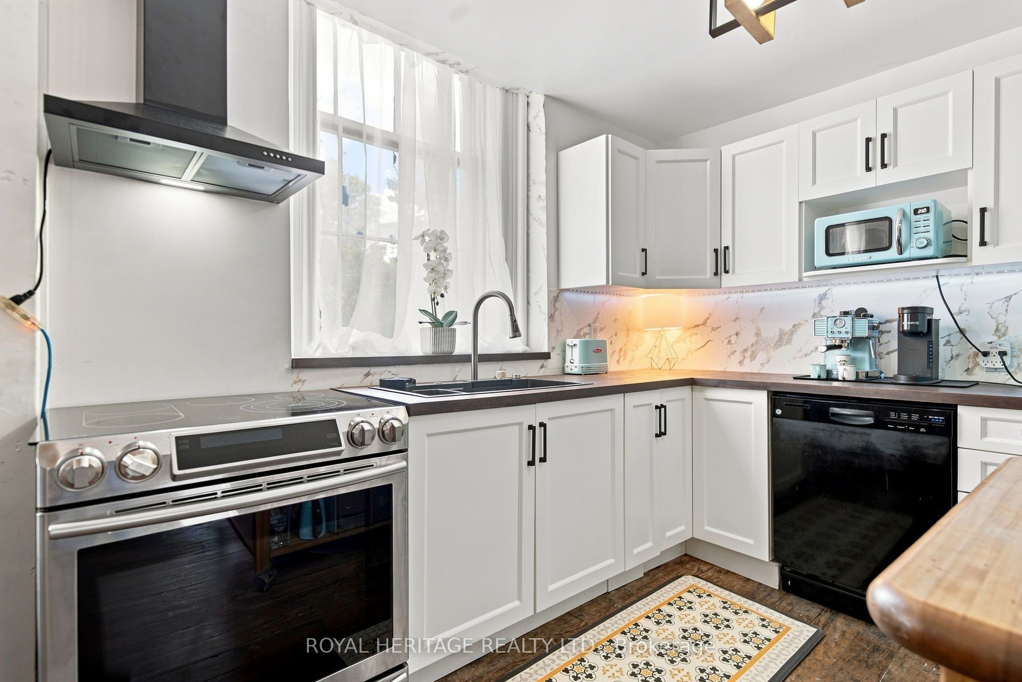 13 Richmond Street E Property Photo 17