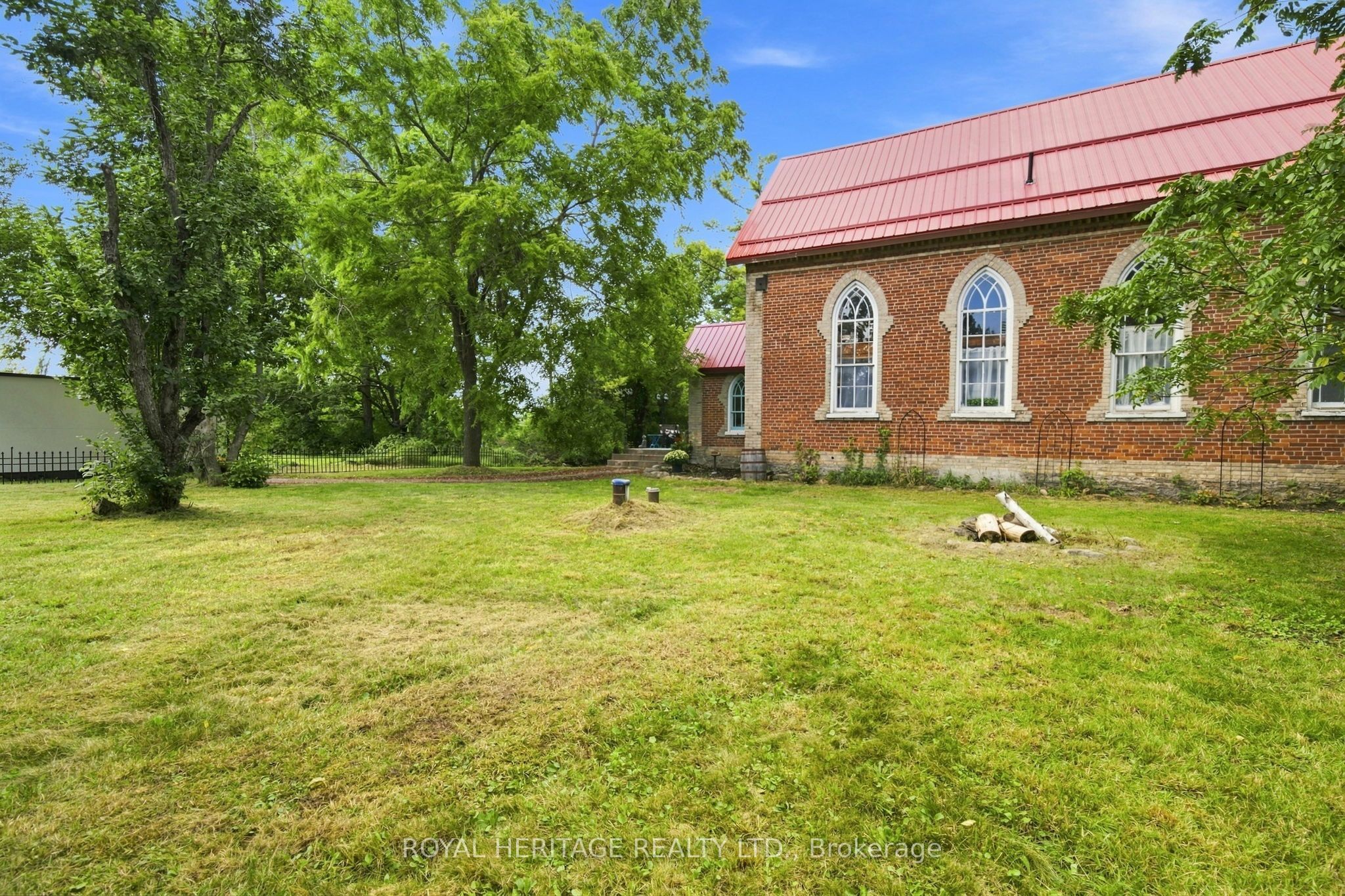 13 Richmond Street E Property Photo 35