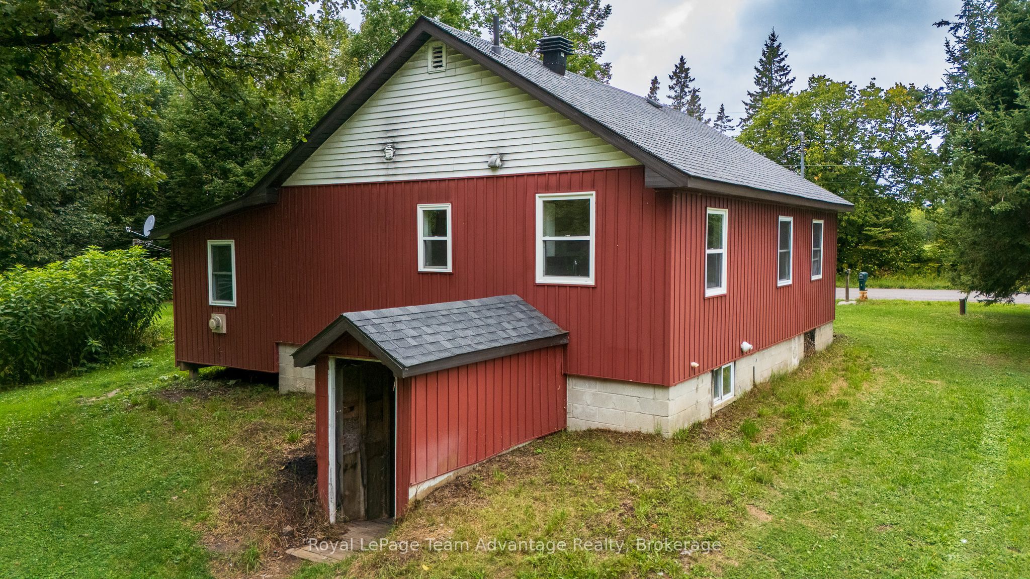 419 Balsam Road Property Photo 8