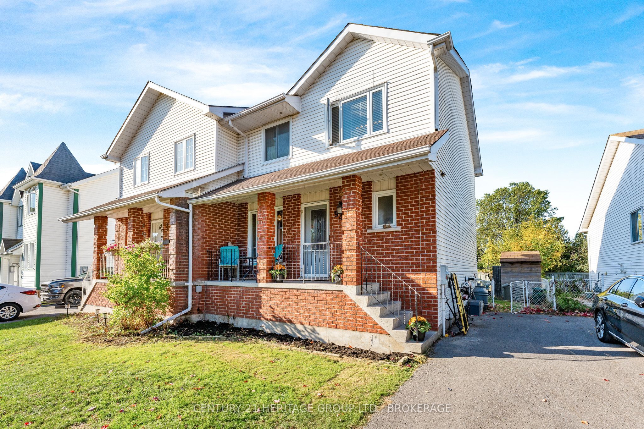 944 Warburton Crescent