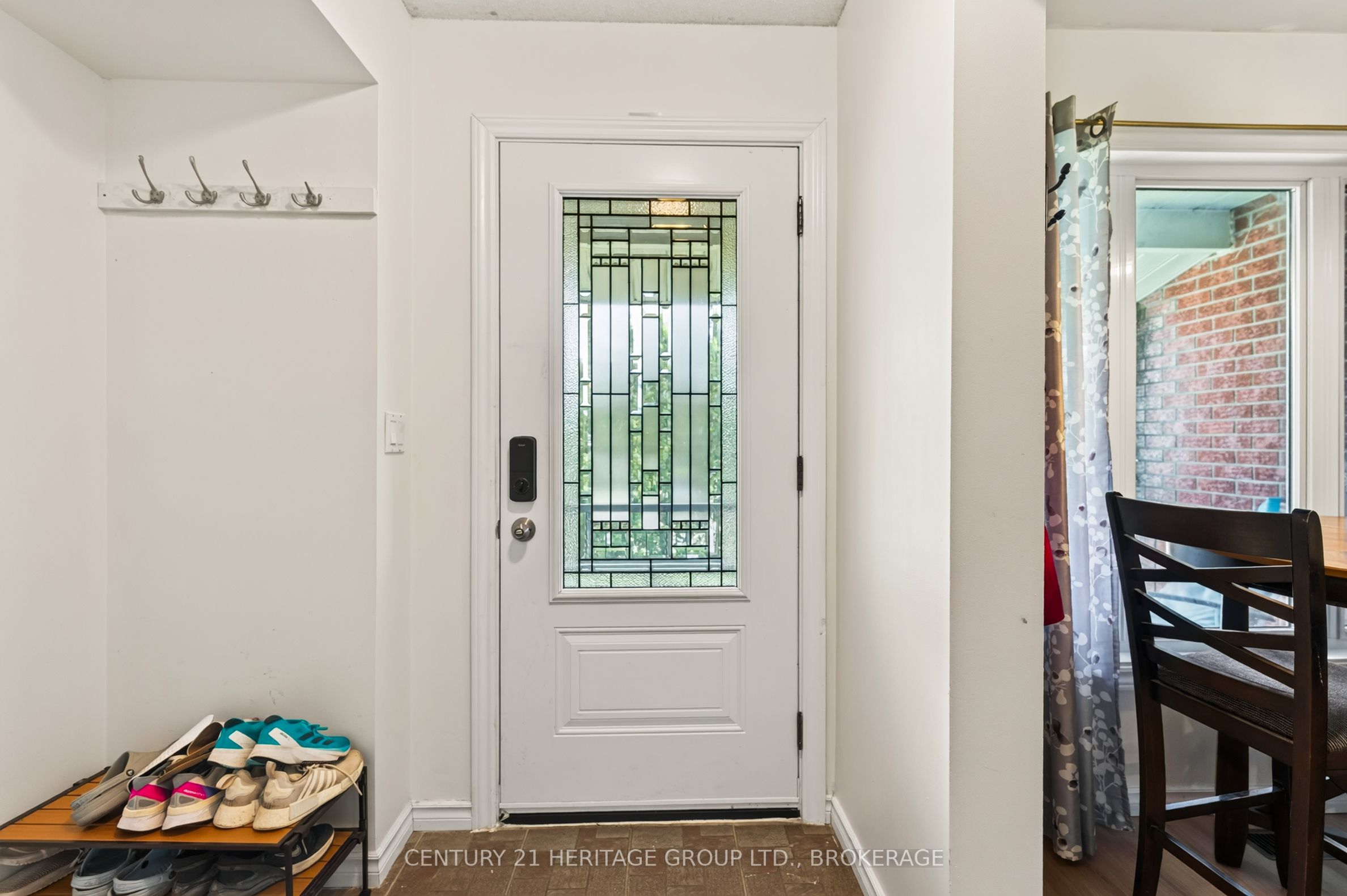 944 Warburton Crescent Property Photo 3