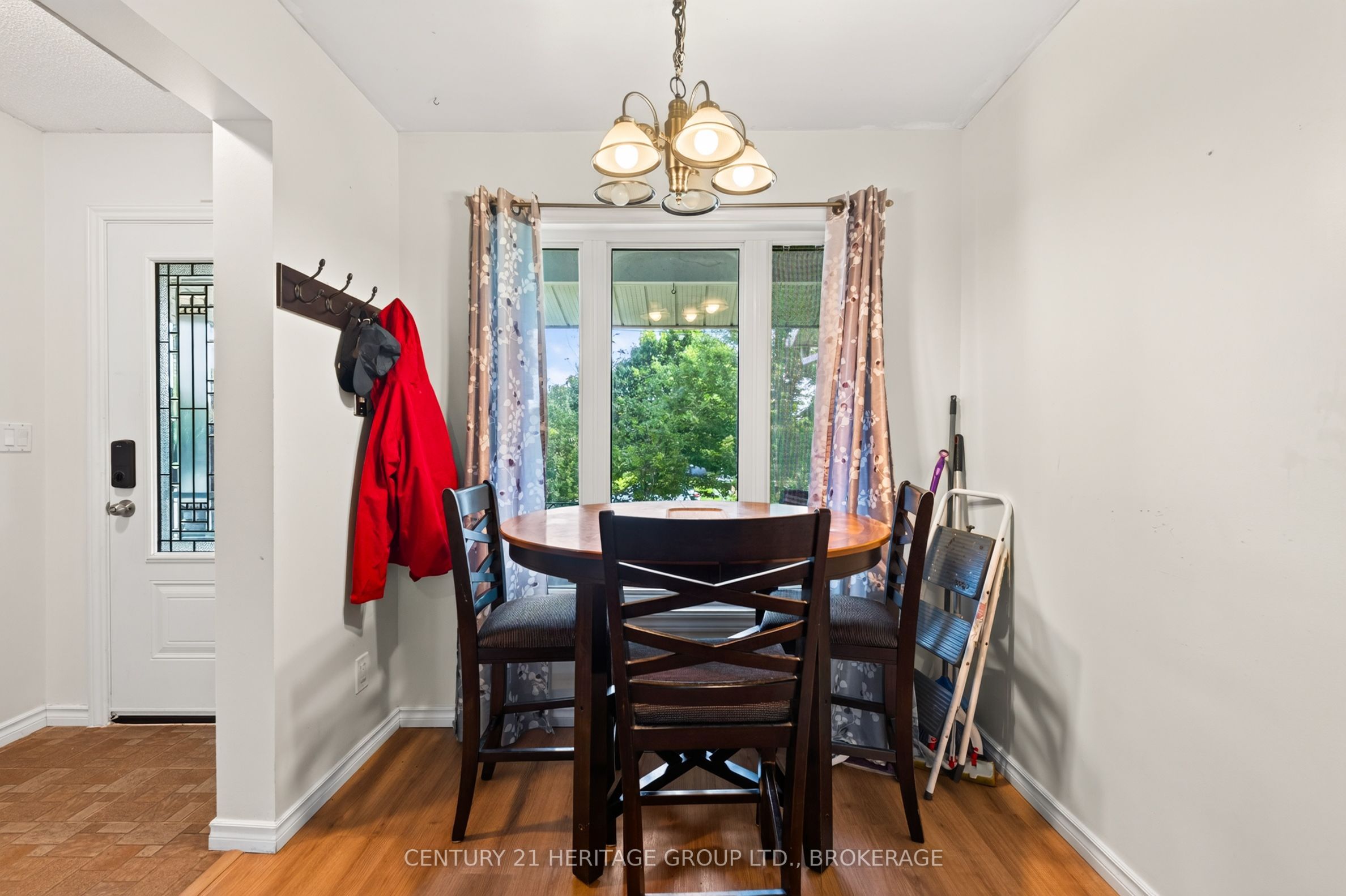 944 Warburton Crescent Property Photo 10