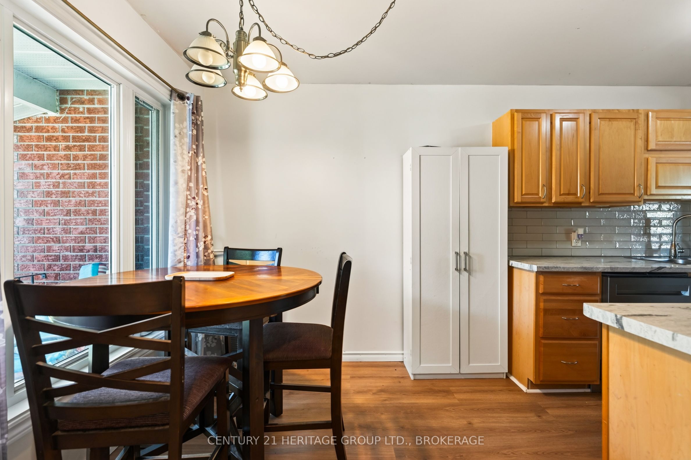 944 Warburton Crescent Property Photo 11