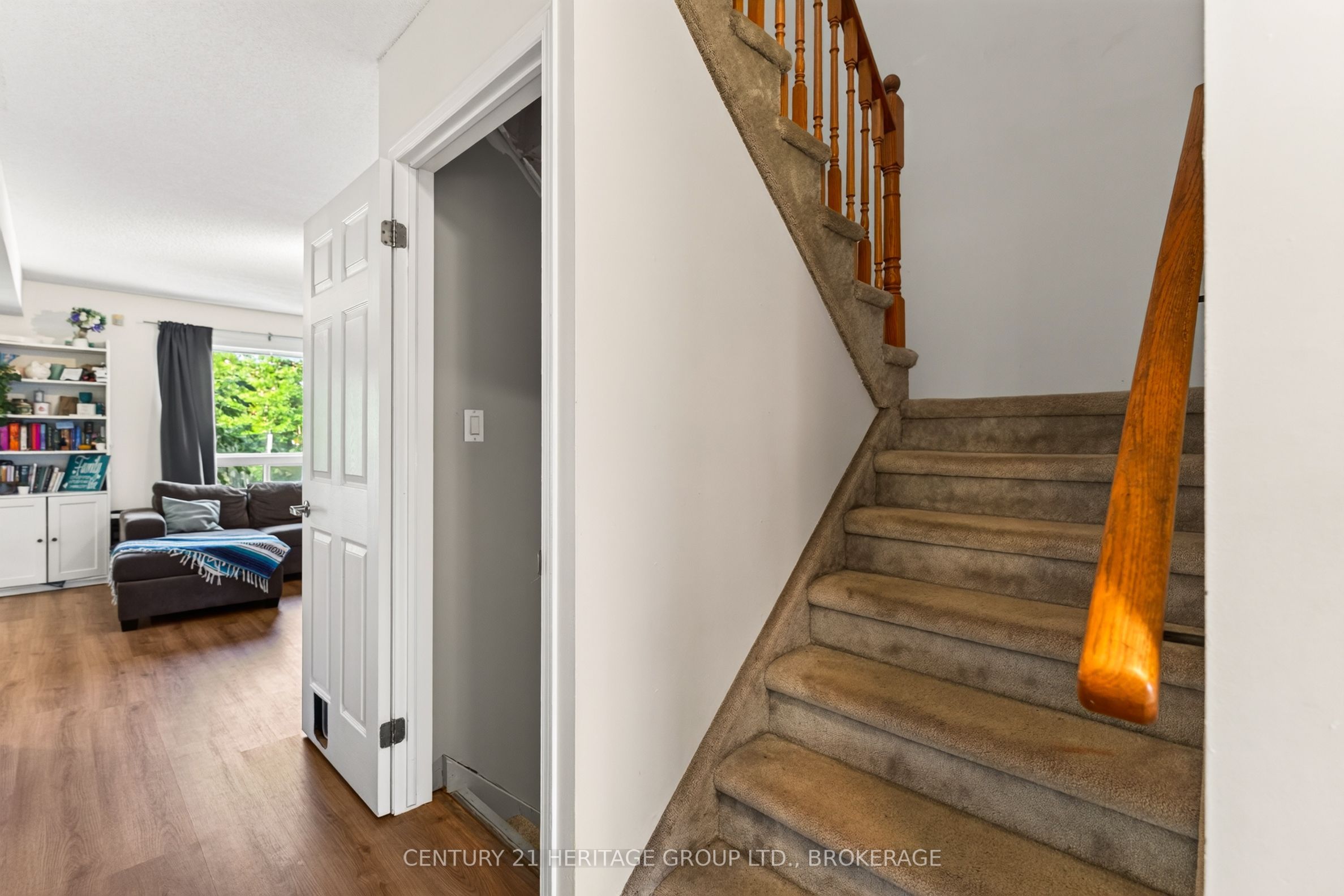 944 Warburton Crescent Property Photo 12