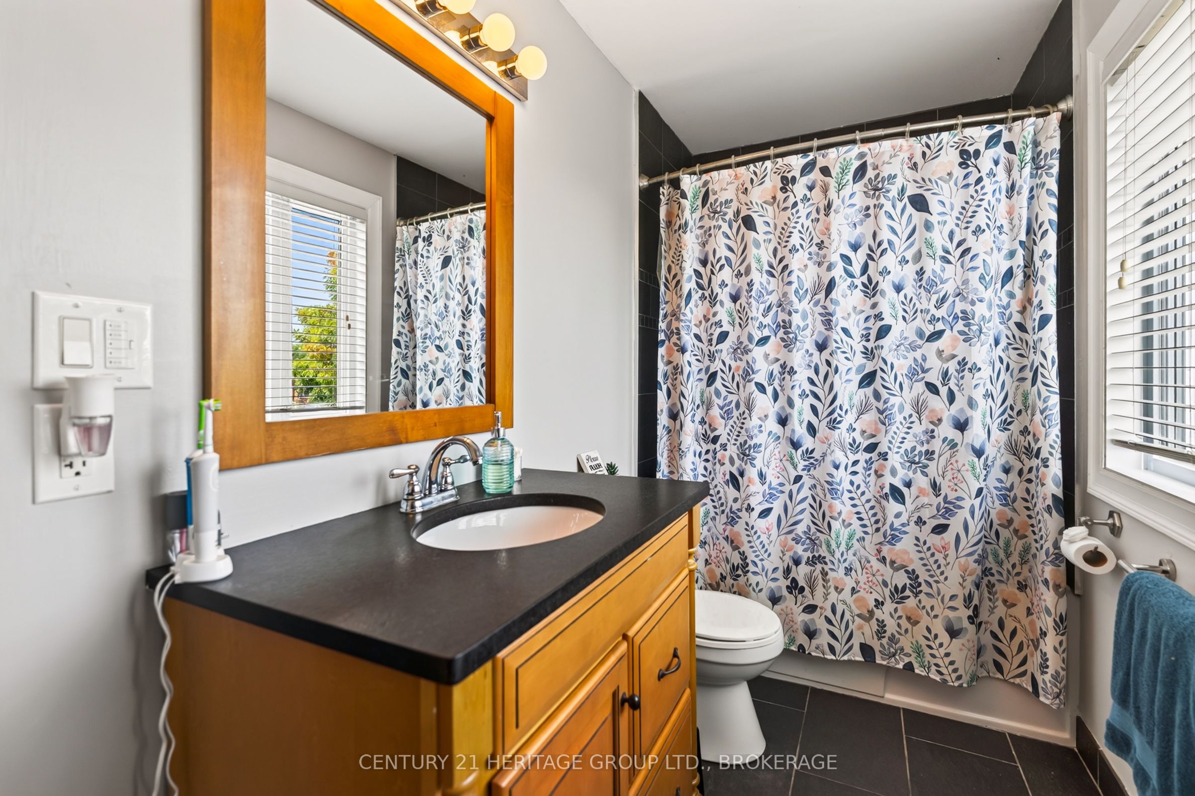 944 Warburton Crescent Property Photo 22