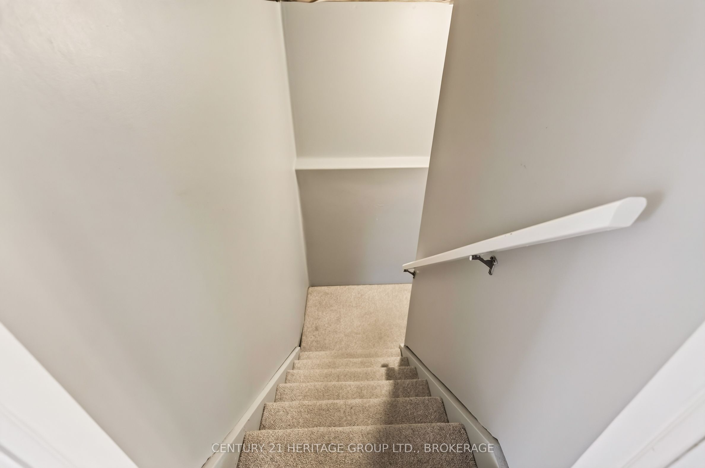 944 Warburton Crescent Property Photo 23