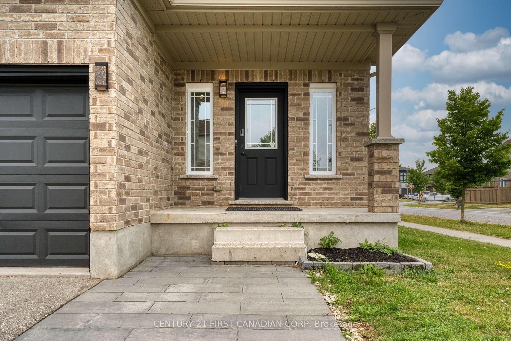 2023 Jubilee Drive Upper Unit Property Photo 2