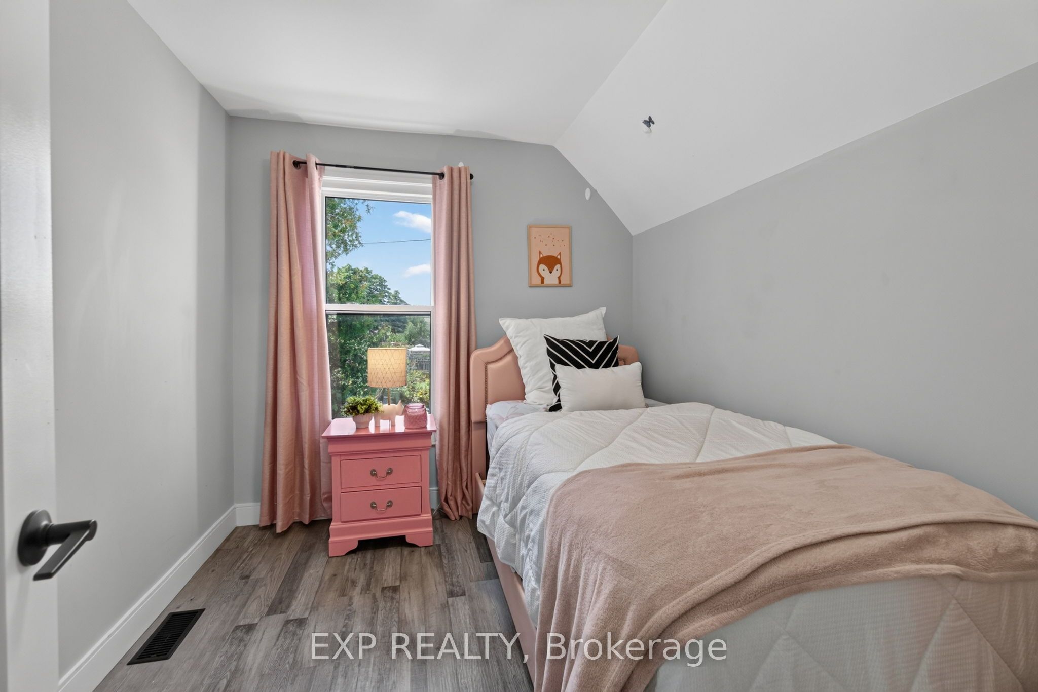 5 Newlands Avenue Property Photo 15