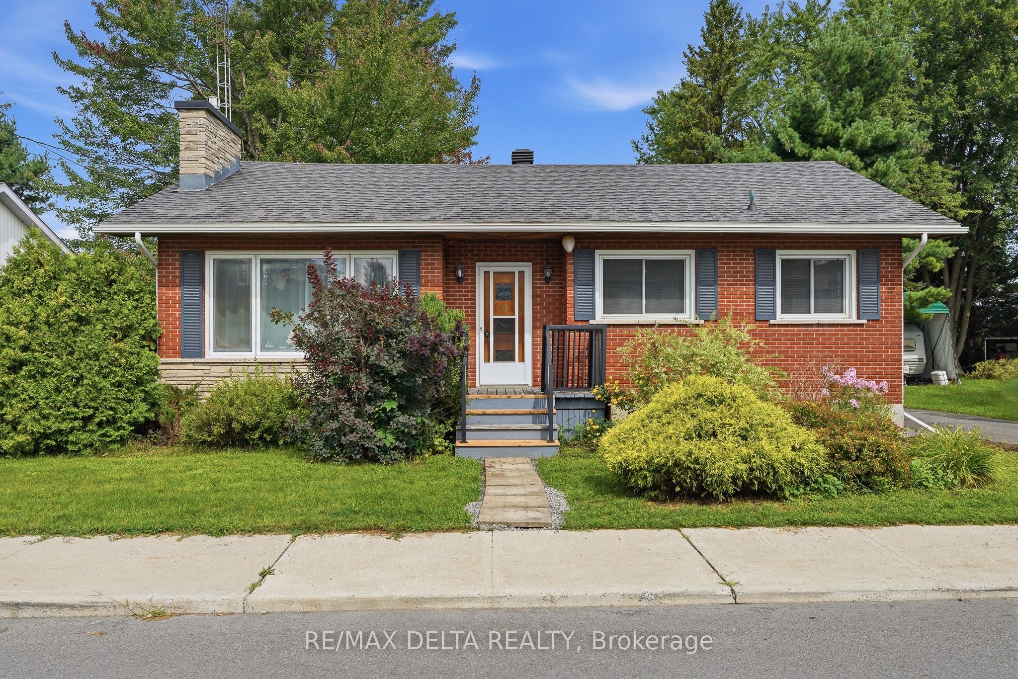 29 Catherine Street E
