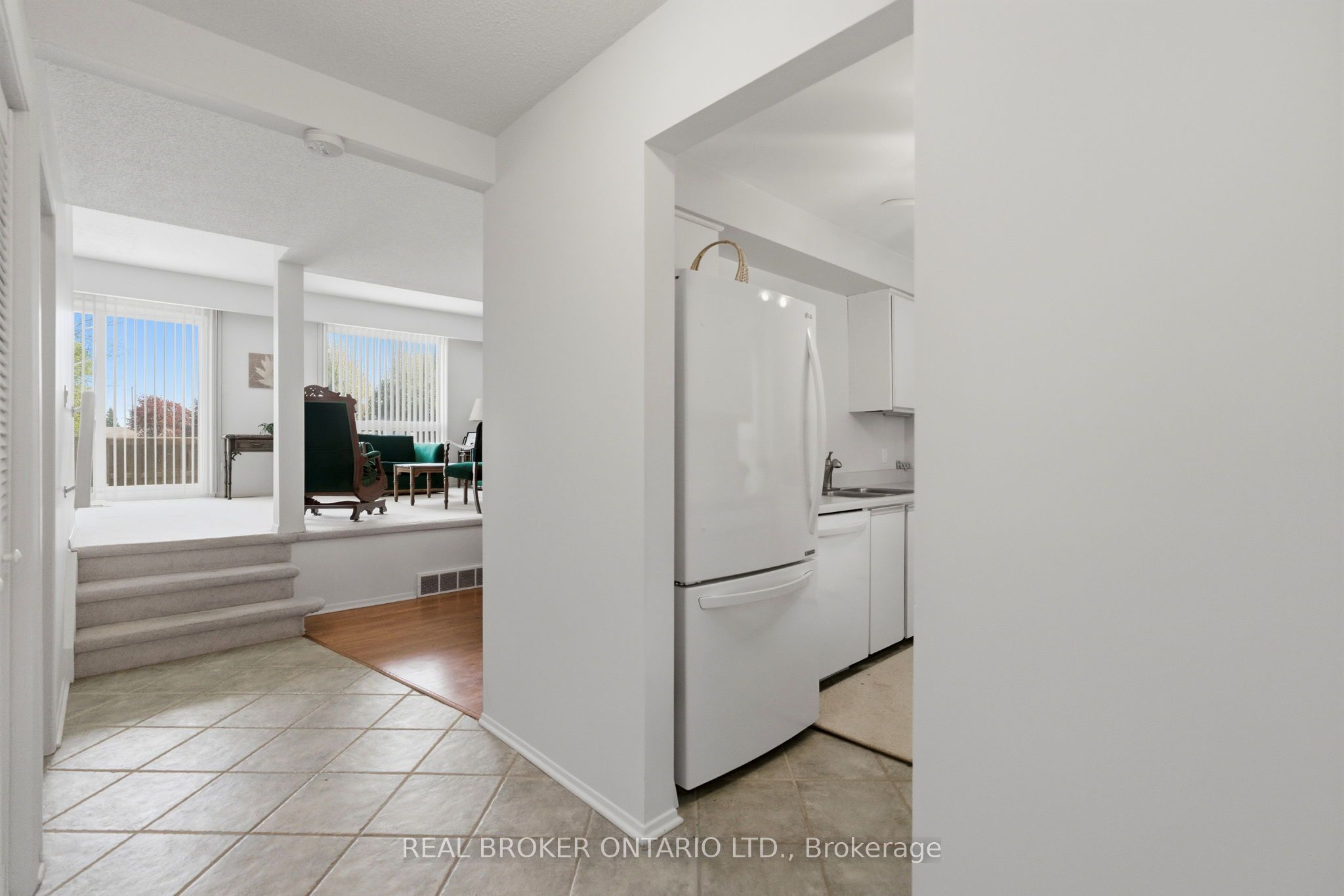122 Lakeshore Road 46 Property Photo 4