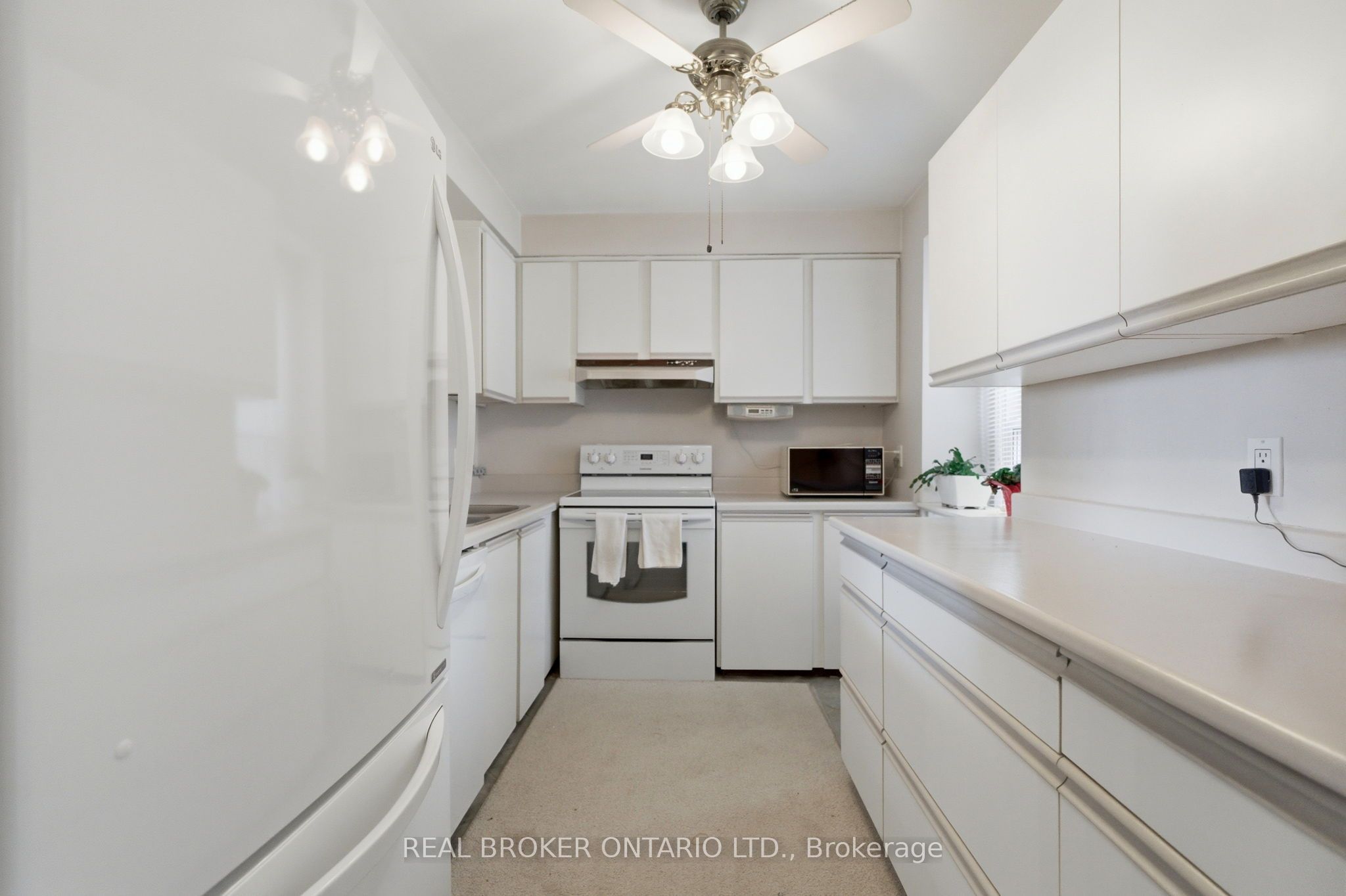 122 Lakeshore Road 46 Property Photo 6