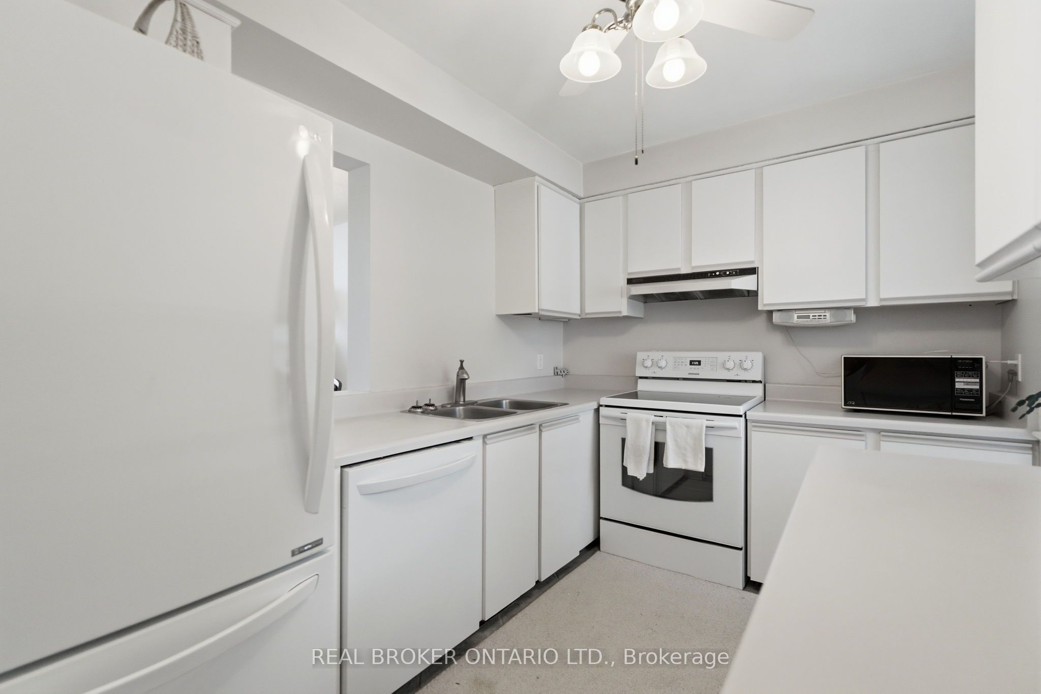 122 Lakeshore Road 46 Property Photo 7