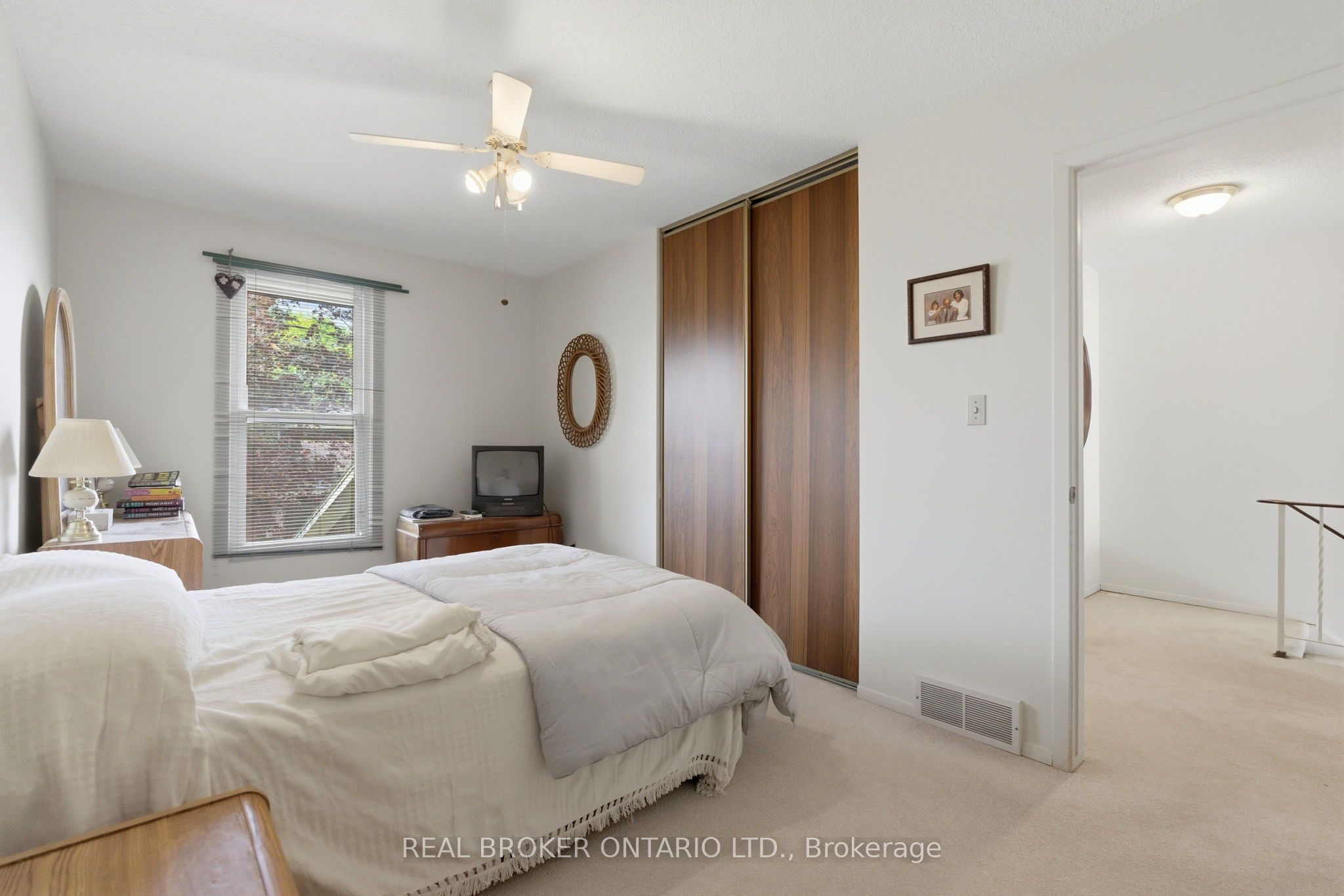 122 Lakeshore Road 46 Property Photo 16