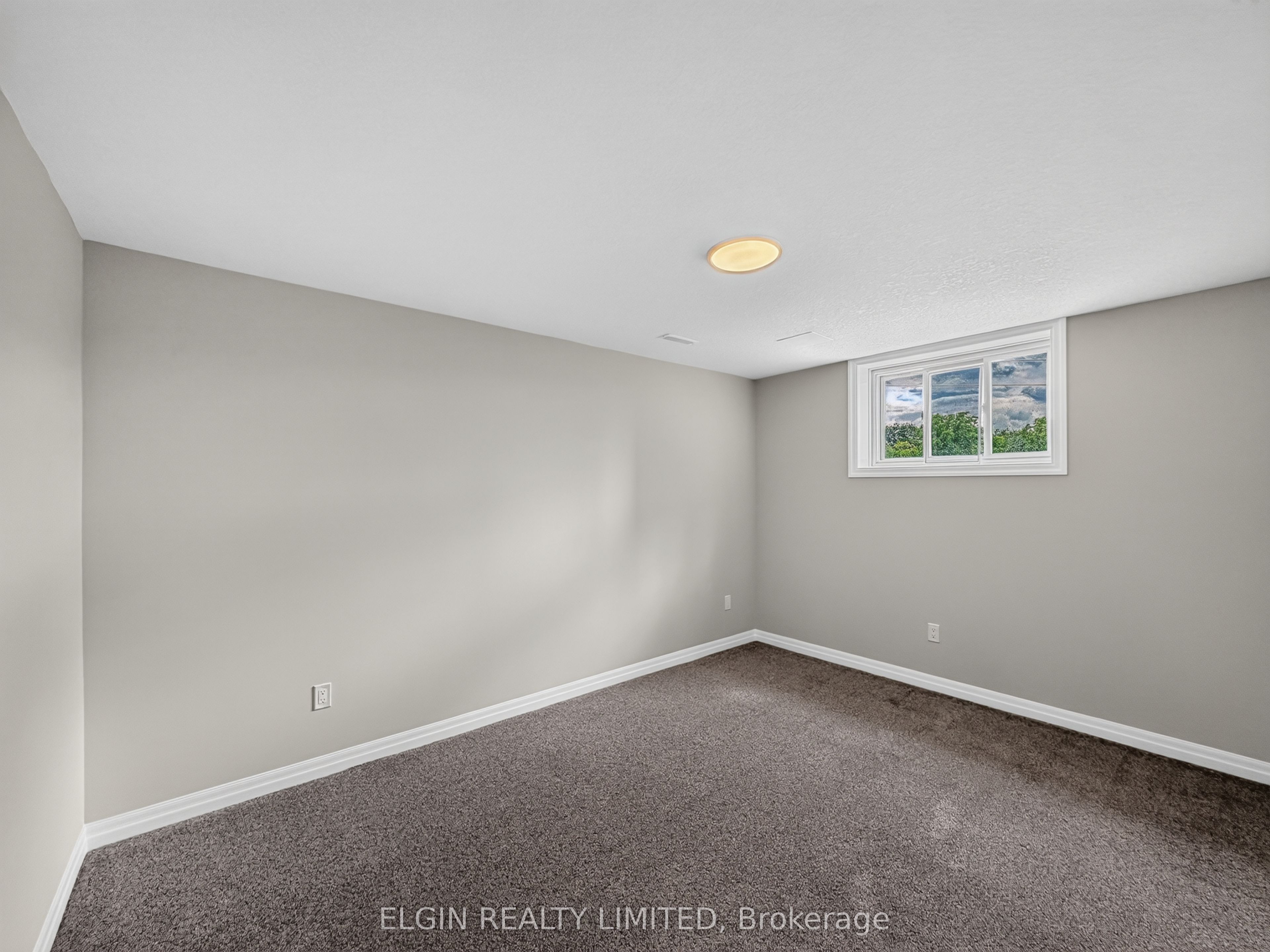 8 Thomas Court Property Photo 24