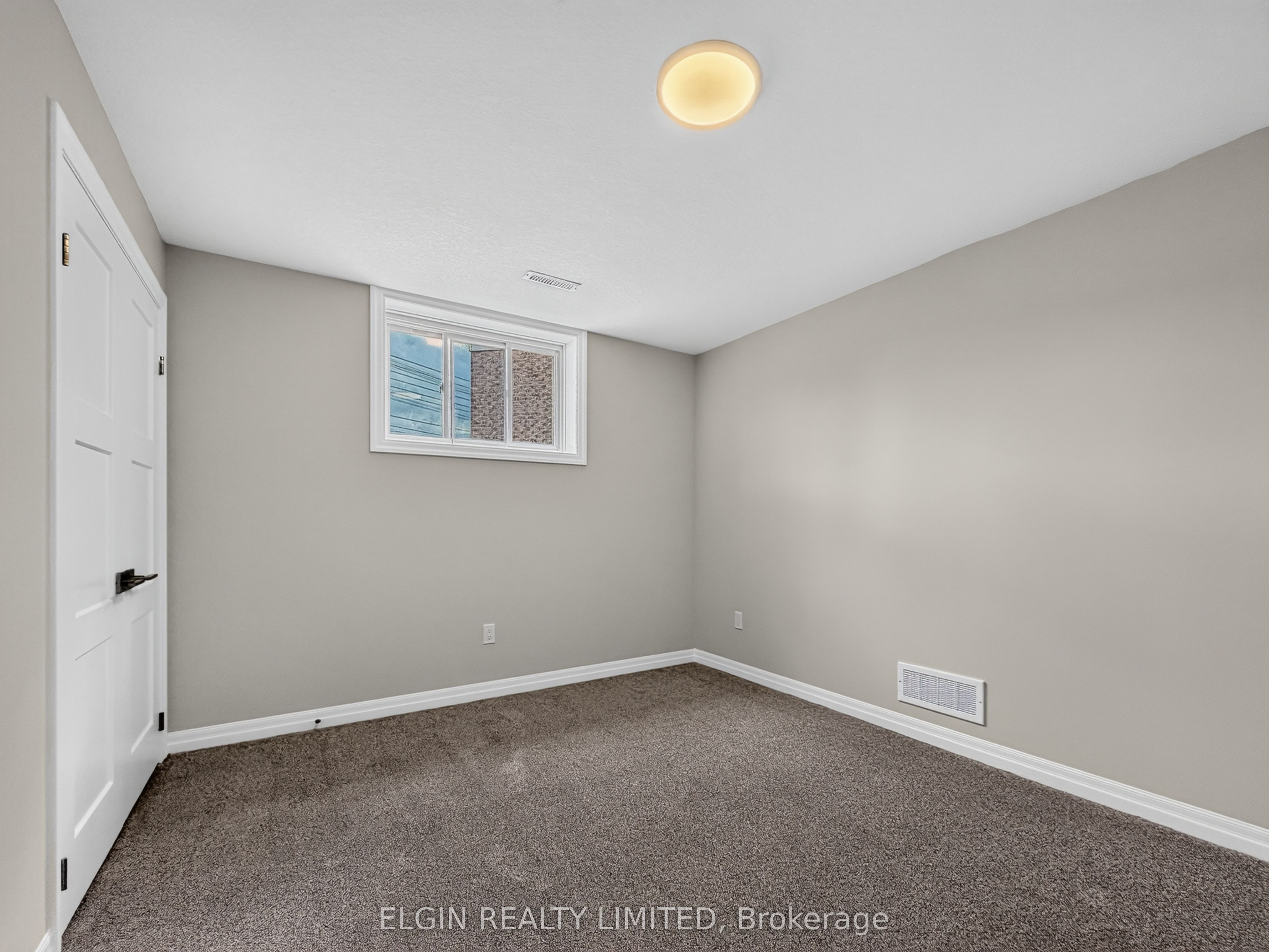 8 Thomas Court Property Photo 26